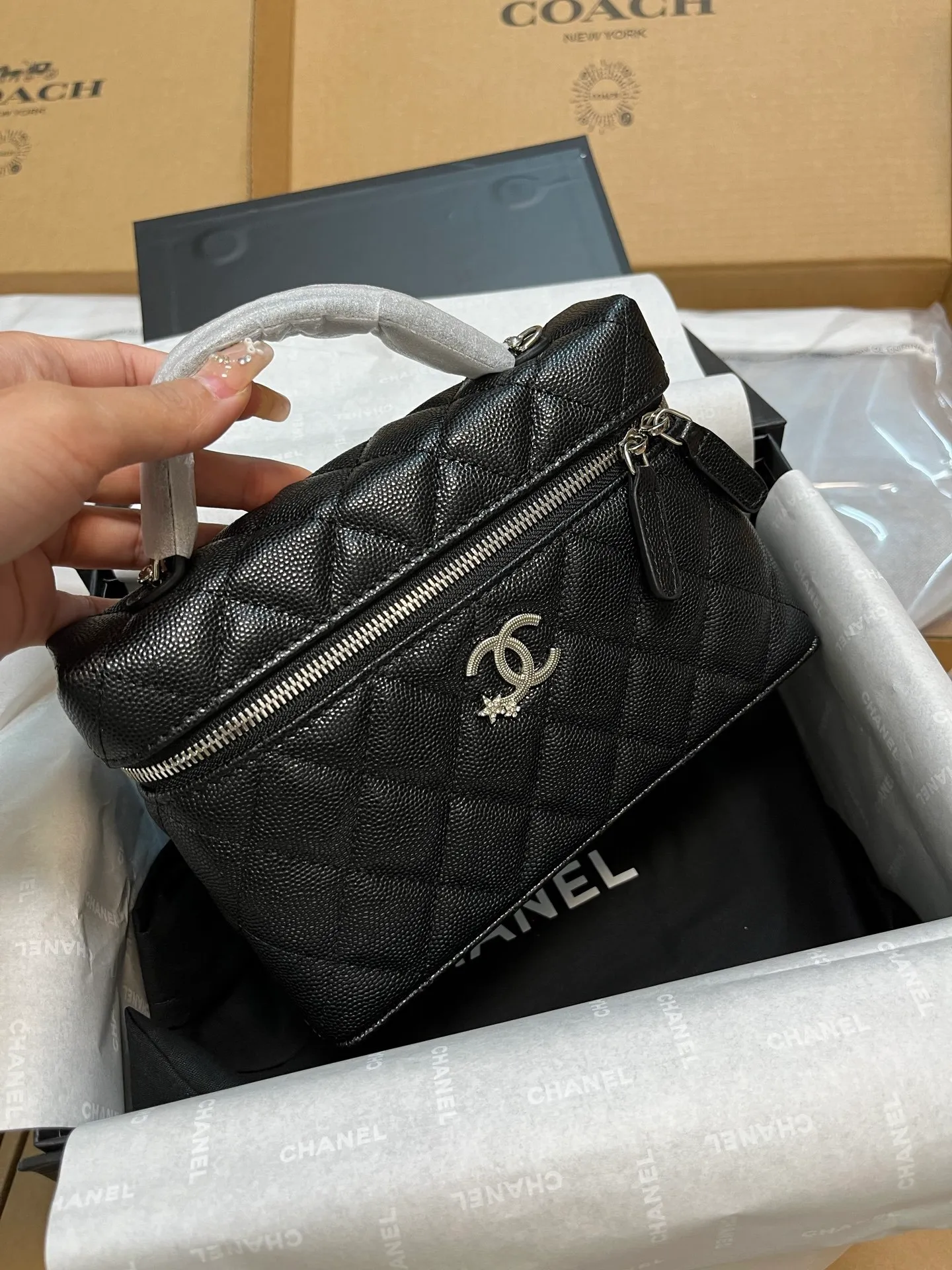 All Categories Official Website "Brand Women's Bags" Women's Bags 💙 Chanel 2026 New CHANEL LP Meteor Hardware Lunch Box Bag