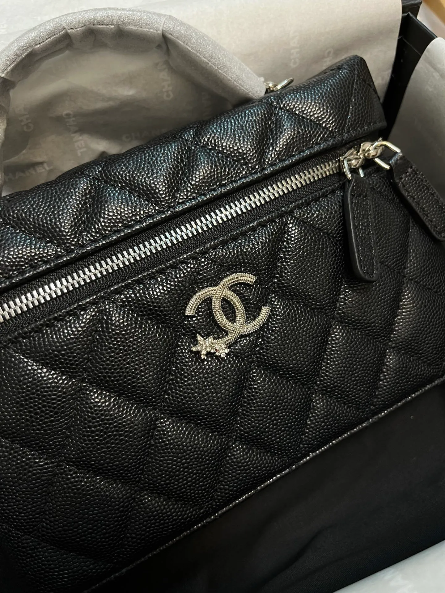 All Categories Official Website "Brand Women's Bags" Women's Bags 💙 Chanel 2026 New CHANEL LP Meteor Hardware Lunch Box Bag