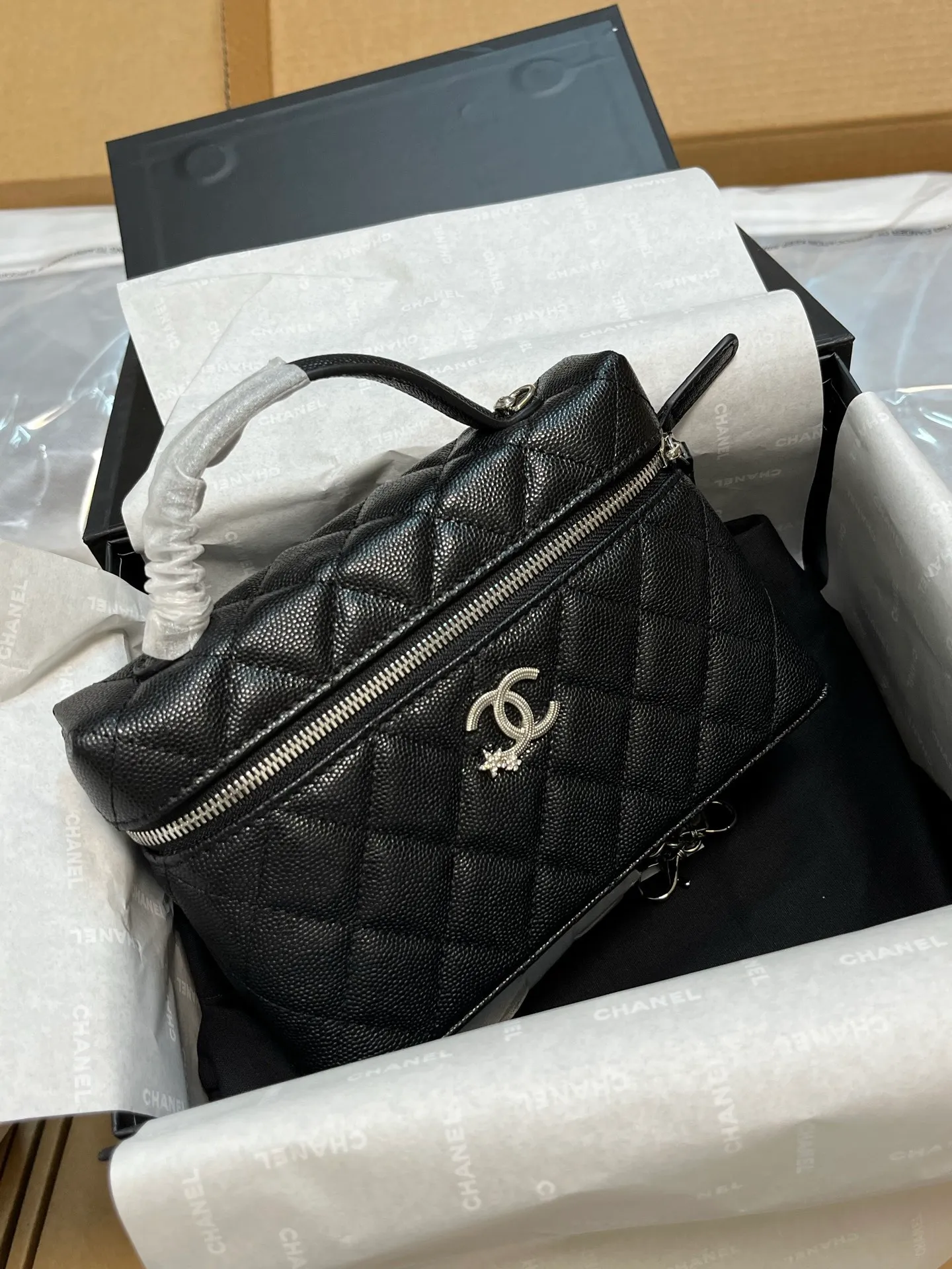 All Categories Official Website "Brand Women's Bags" Women's Bags 💙 Chanel 2026 New CHANEL LP Meteor Hardware Lunch Box Bag