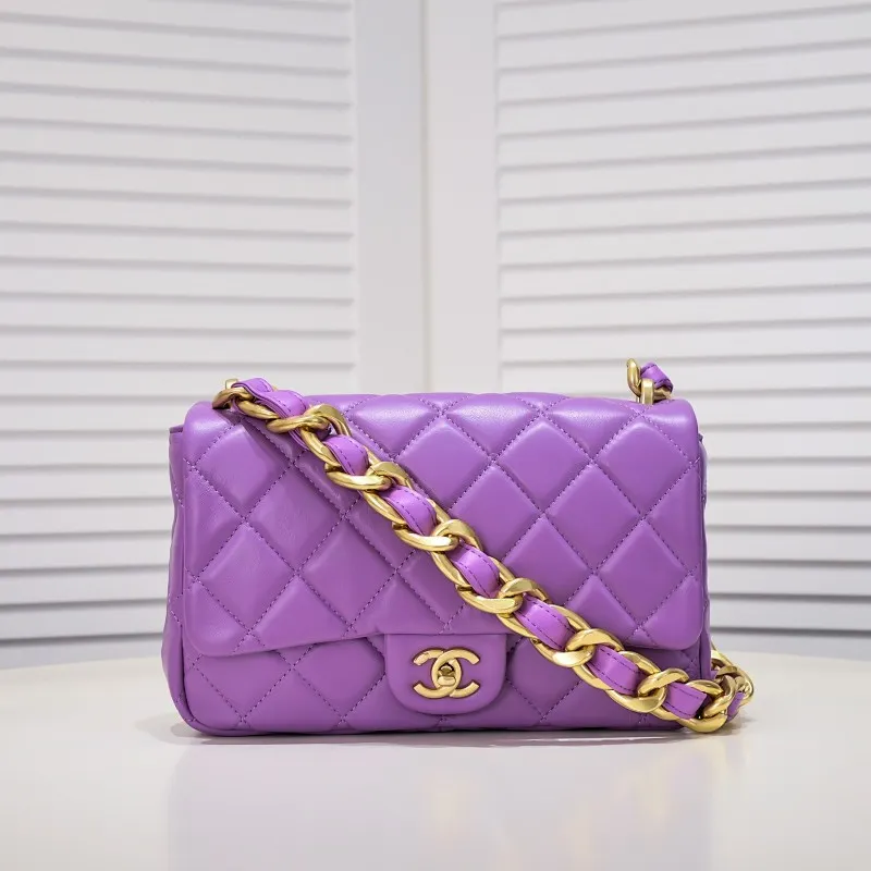 All Categories Official Website "Brand Women's Bags" Women's Bags 💙 Chanel 𝗖𝗵𝗮𝗻𝗲𝟭 𝟮𝟮𝘀 Large Gold Chain Underarm Bag Large Size Jimei, have you got it yet? This bag is easy to wear with hot girls, and the capacity is good. The thick chain is the finishing touch of this bag. It is younger and more fashionable than Cf 𝐒𝐢𝐳𝐞𝟏8-𝟐7-