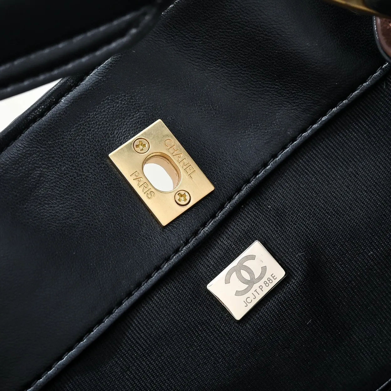 All Categories Official Website "Brand Women's Bags" Women's Bags 💙 Chanel 2025 New CHANEL Crossbody Bag