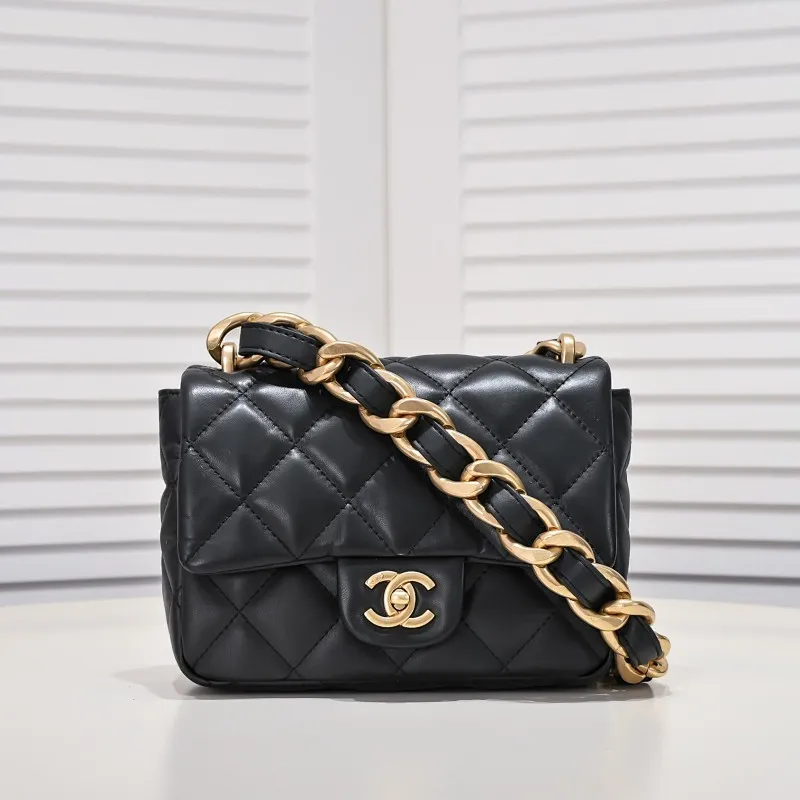 All Categories Official Website "Brand Women's Bags" Women's Bags 💙 Chanel C𝗵𝗮𝗻𝗲𝟭 𝟮𝟮𝘀 Large Gold Chain Underarm Bag Medium Size Jimei, have you got it yet? This bag looks great on hot girls, and the capacity is good. The thick chain is the finishing touch of this bag. It is younger and more fashionable than Cf. 𝐒𝐢𝐳𝐞𝟏𝟕-𝟐𝟏