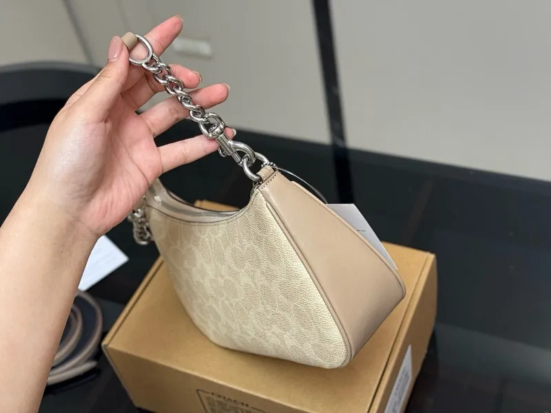 All categories Official website "Brand Women's Bags" Women's Bags 💙 COACH 2025 new COACH armpit bag