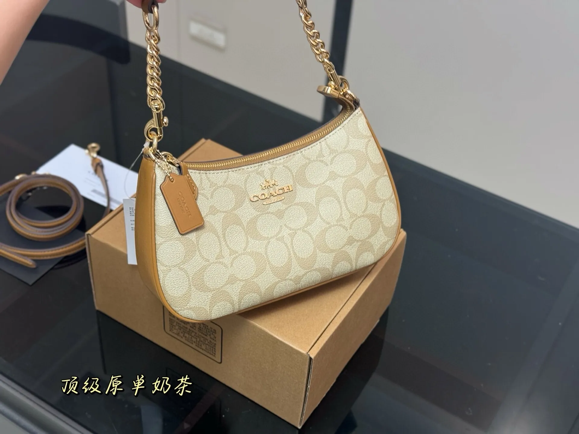 All categories Official website "Brand Women's Bags" Women's Bags 💙 COACH 2025 new COACH armpit bag