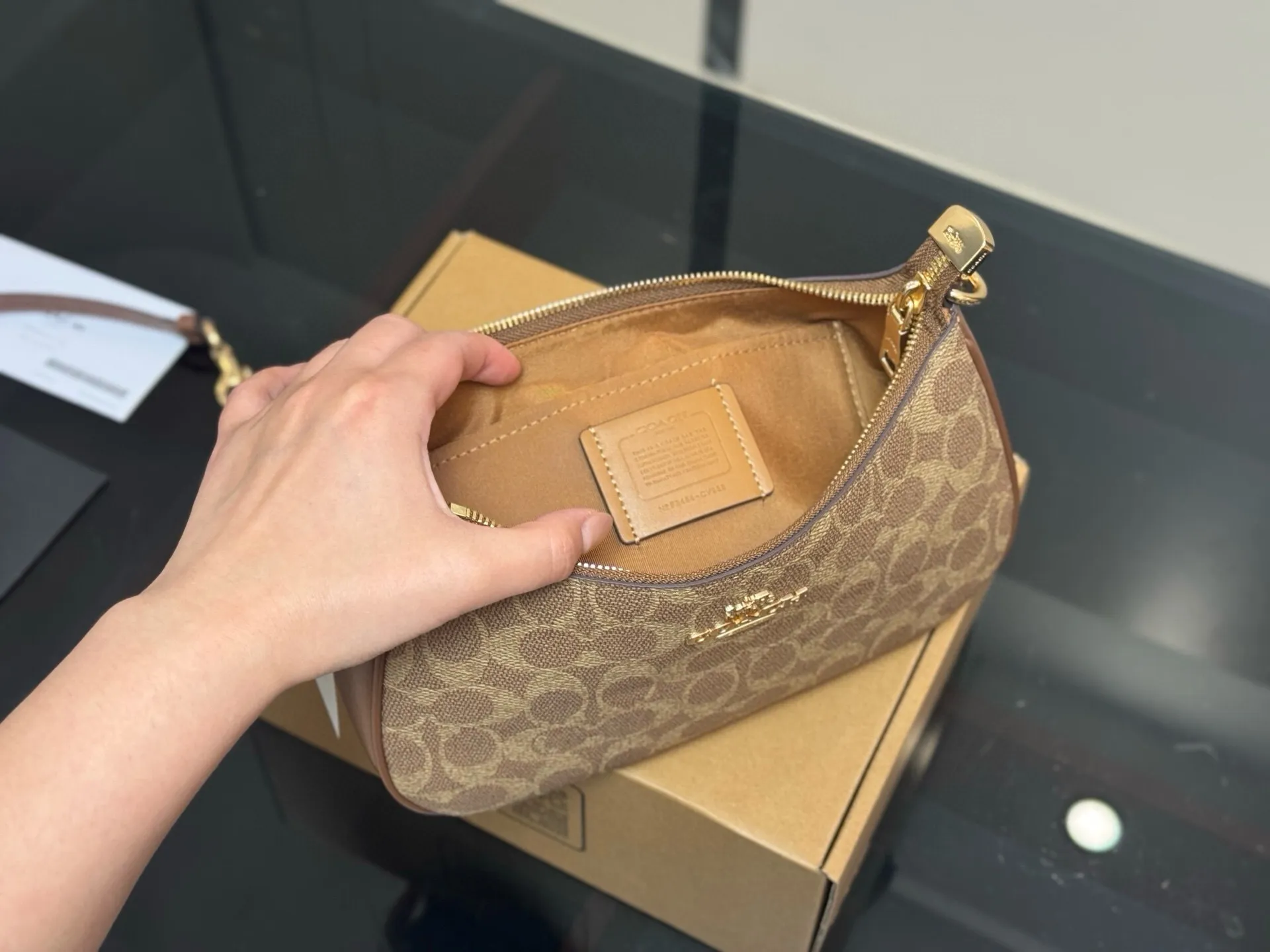 All categories Official website "Brand Women's Bags" Women's Bags 💙 COACH 2025 new COACH armpit bag