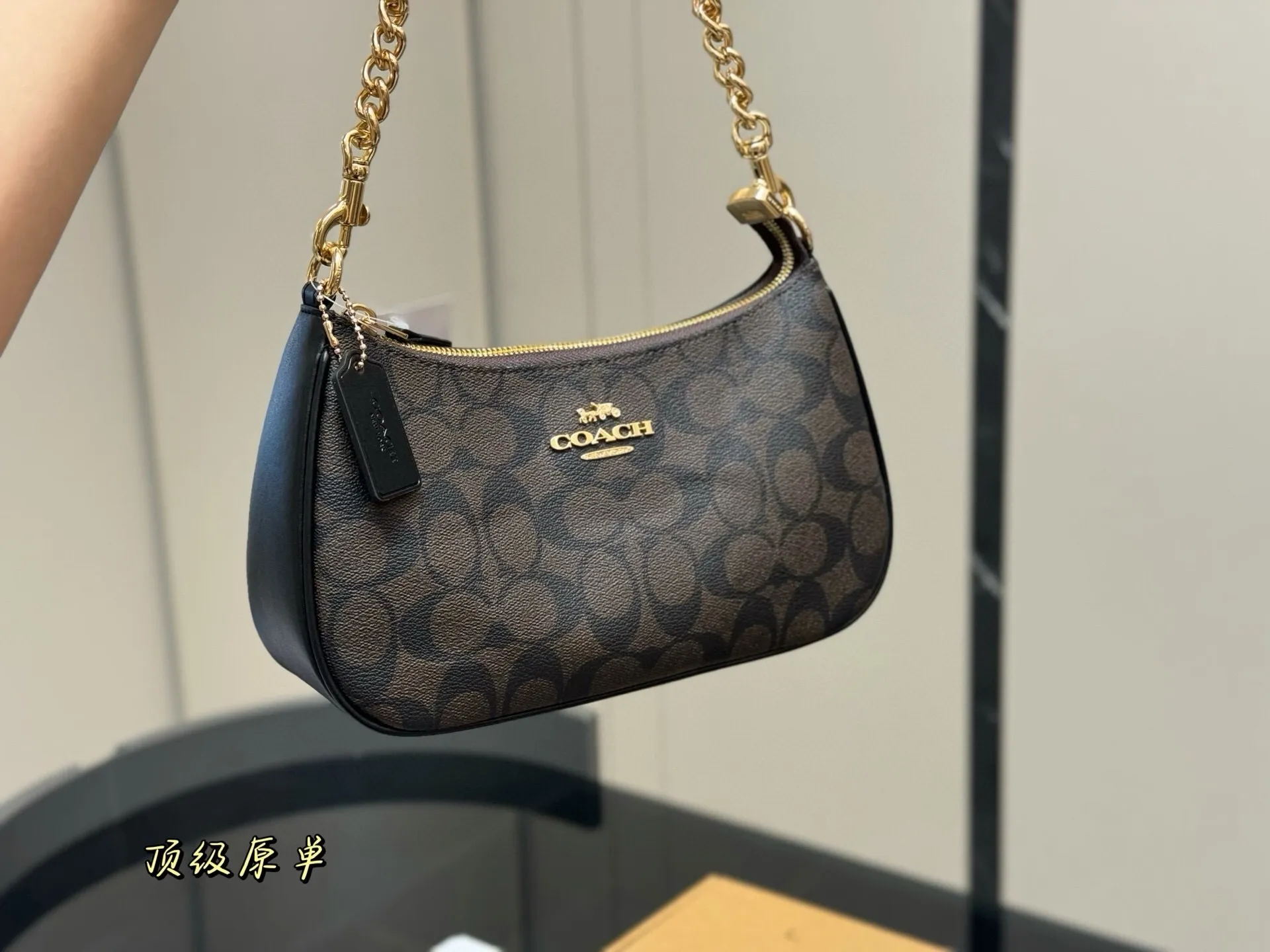 All categories Official website "Brand Women's Bags" Women's Bags 💙 COACH 2025 new COACH armpit bag