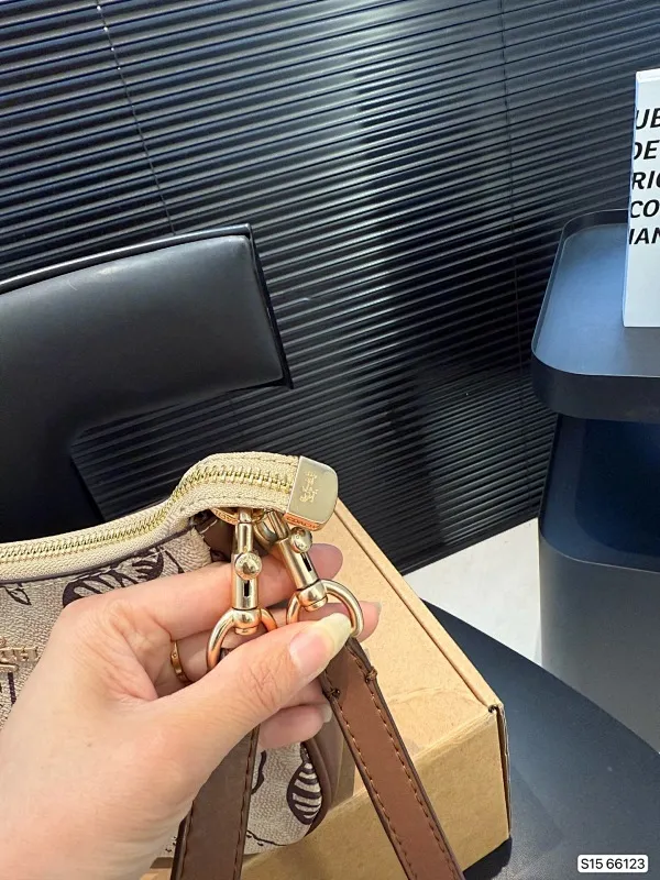 All categories Official website "Brand Women's Bags" Women's Bags 💙 COACH 2025 new COACH armpit bag