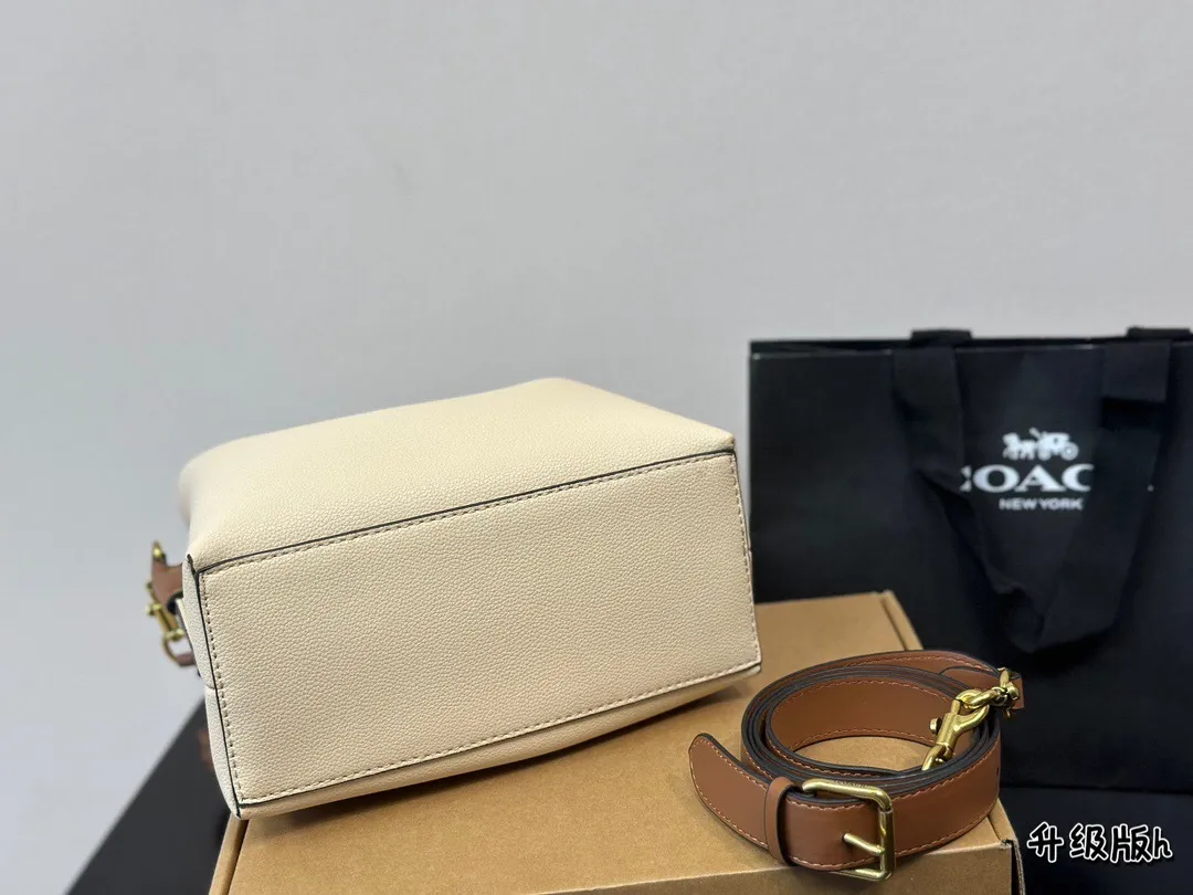 All Categories Official Website "Brand Women's Bags" Women's Bags 💙 COACH 2024 Official Website New COACH Underarm Bag