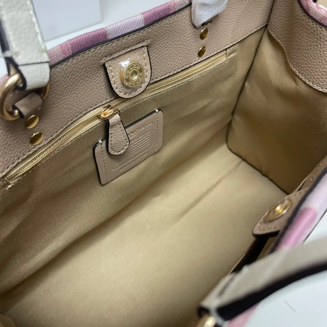 Batch 440💰. coach/Coach new model C7685 Butot horizontal series, latest style design, large round cake LOGO, very iconic, big C with hemp thread old flower embroidery, size about 30X23