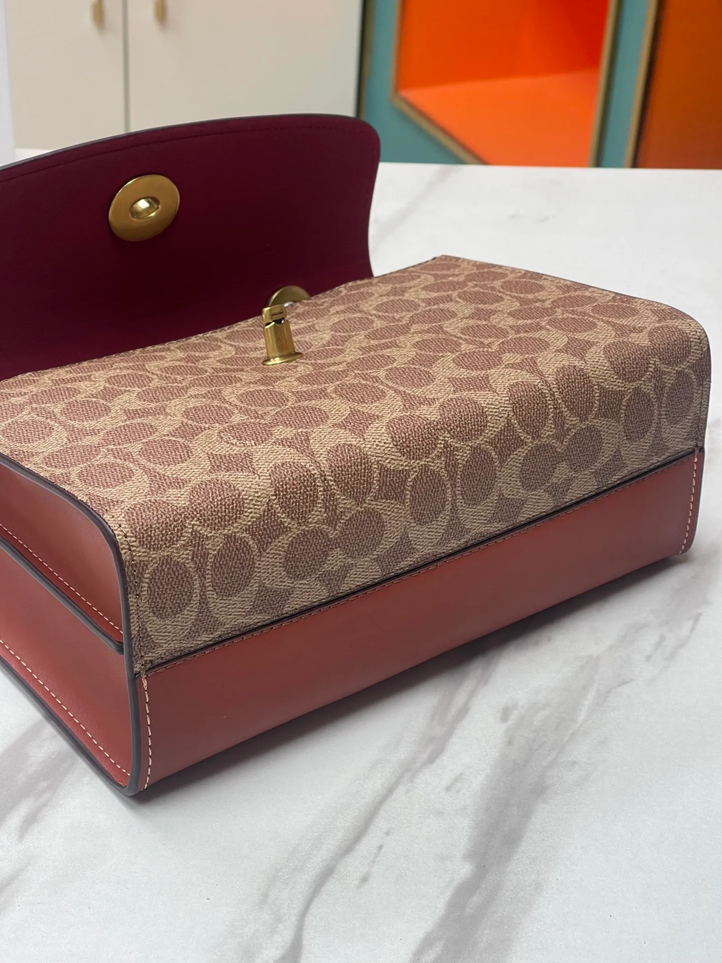 Top original order, batch 540💰original order quality COACH model 30585 Camellia Parker classic series chain bag, using original imported cowhide and PVC, original retro hardware, suede lining. The chain can be used for two purposes. It can be folded up to be carried on the shoulder or hand-held, and can be released to be worn cross-body. It is very practical. The design is simple, beautiful and self-respecting. Retro and elegant, with quality! Size: 26*17*10
