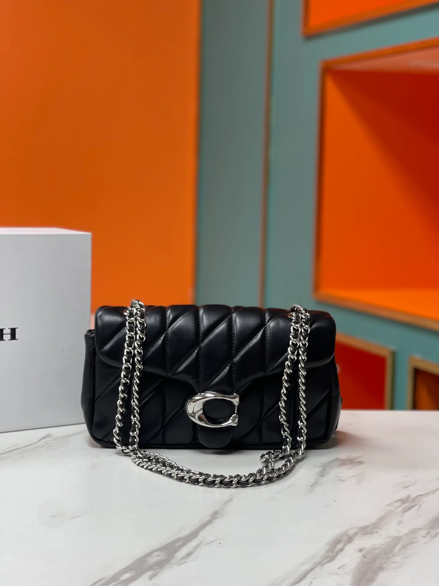 Top original order, batch 500💰Coach/Coach new model, new products synchronized at the counter, model CP400 Quilting Tabby chain tabby with quilting technology, cool dark buckle, low-key and high-end silver buckle. Choose a size and color you like. Size 26/15.