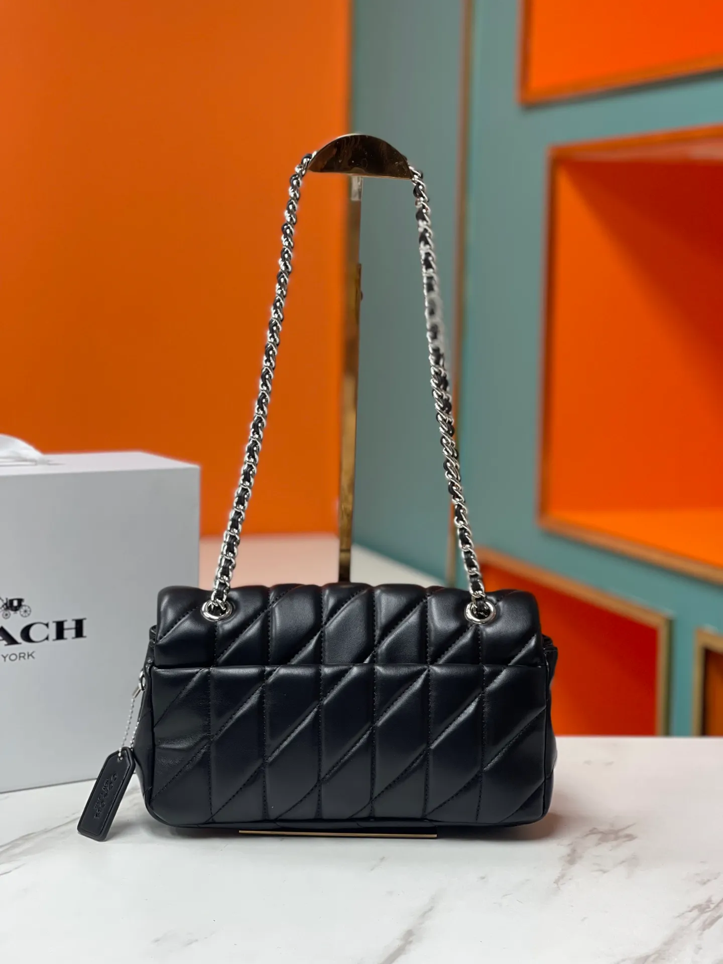 Top original order, batch 500💰Coach/Coach new model, new products synchronized at the counter, model CP400 Quilting Tabby chain tabby with quilting technology, cool dark buckle, low-key and high-end silver buckle. Choose a size and color you like. Size 26/15.