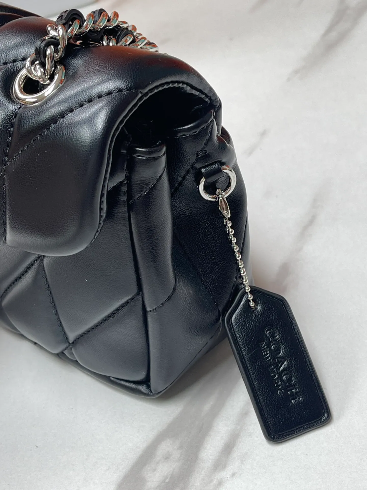 Top original order, batch 500💰Coach/Coach new model, new products synchronized at the counter, model CP400 Quilting Tabby chain tabby with quilting technology, cool dark buckle, low-key and high-end silver buckle. Choose a size and color you like. Size 26/15.