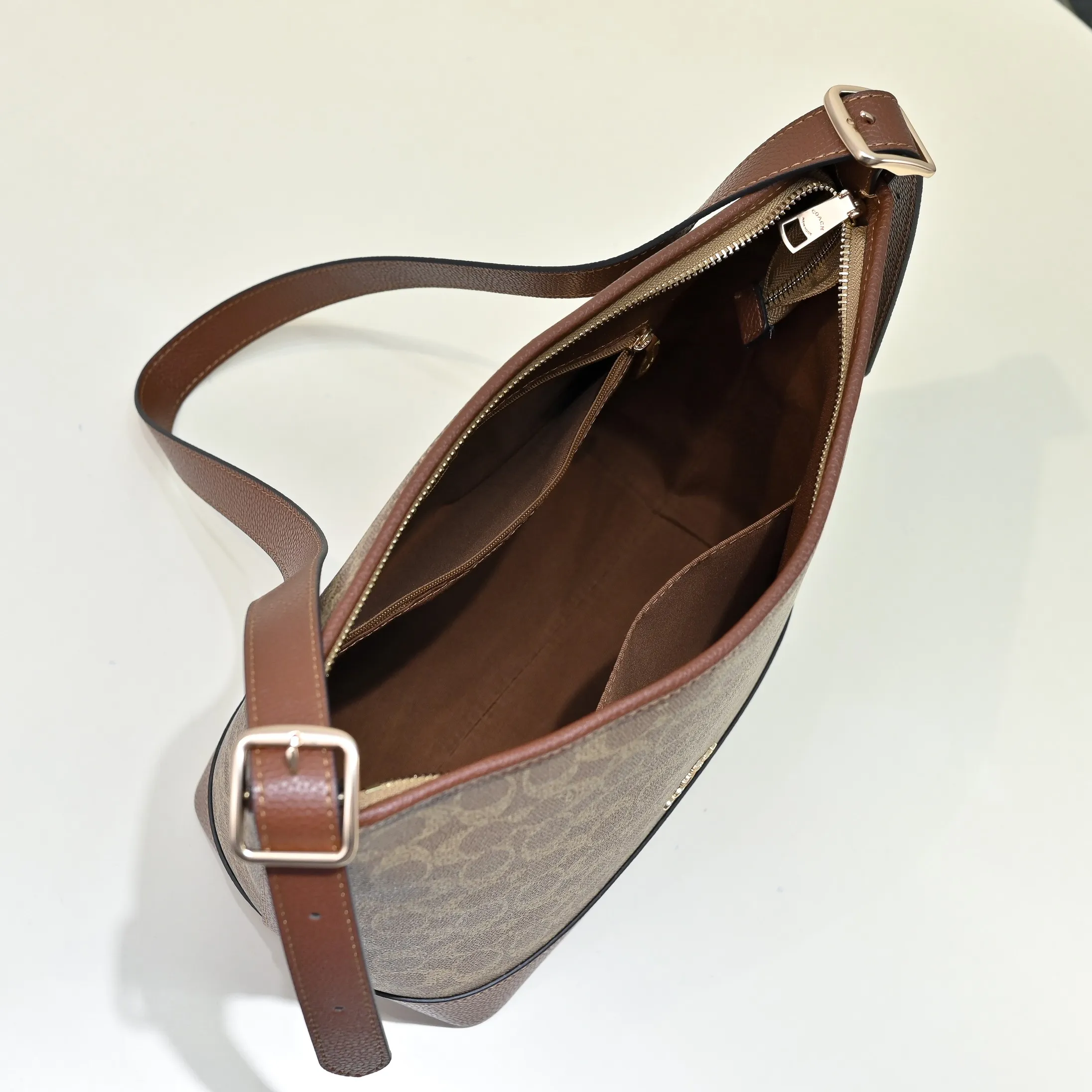 P380 [Top original order] Style number: CBH20 Size: 23*28.5*11.5cm