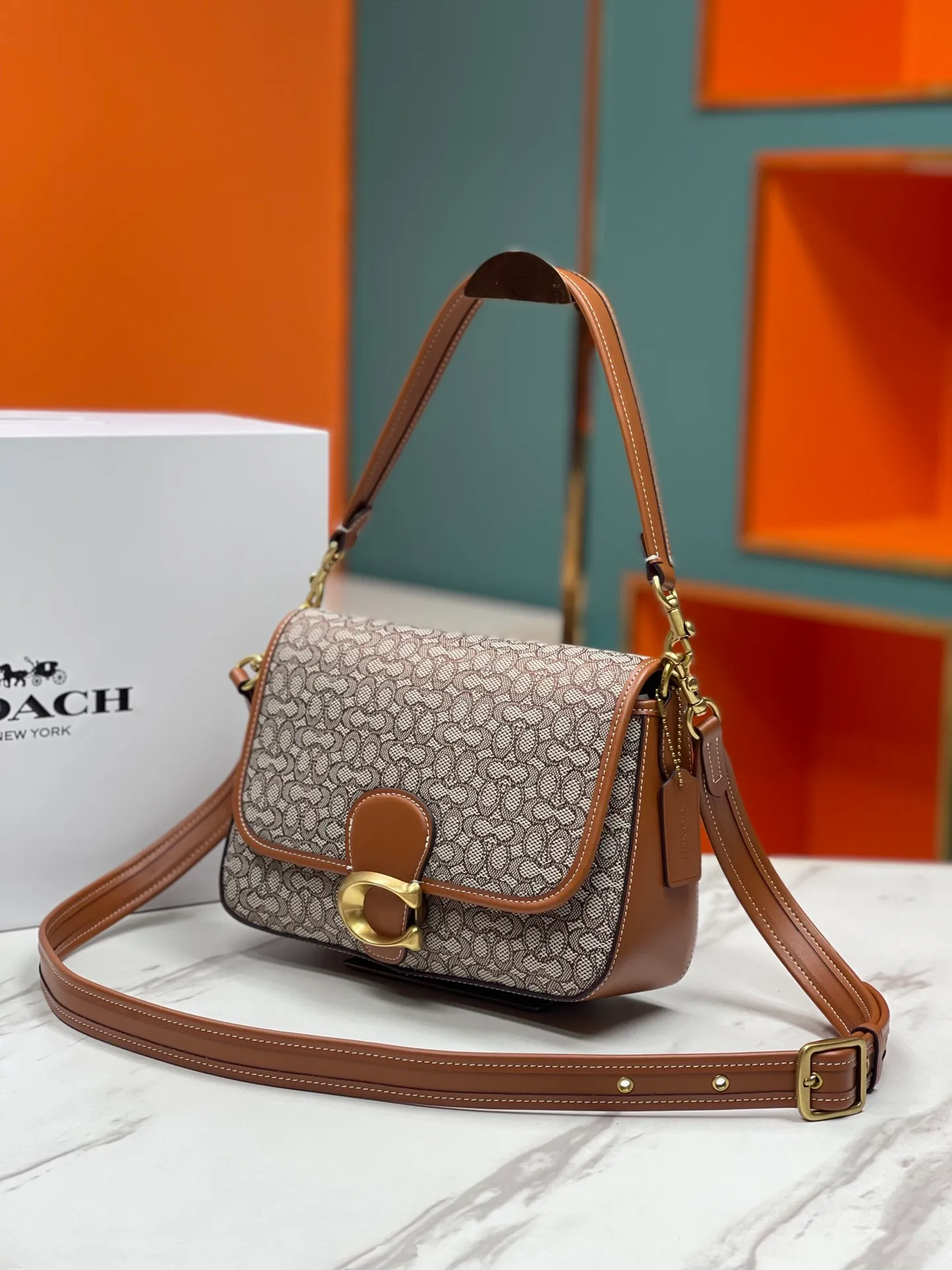 Batch 480💰coach/Coach new model number: CM536 New color at the counter. I love Soft Tabby so much ~ Retro style has always been the current popular style. This model perfectly interprets the French retro romance. The two shoulder straps can be freely detached. The short shoulder strap can be used as an armpit bag or a handbag. It is very suitable for any style. It is soft and light, and the built-in capacity is super sufficient! Jue Juezi, full of gratitude! Versatile classic size: 26*15*8.5 cm,