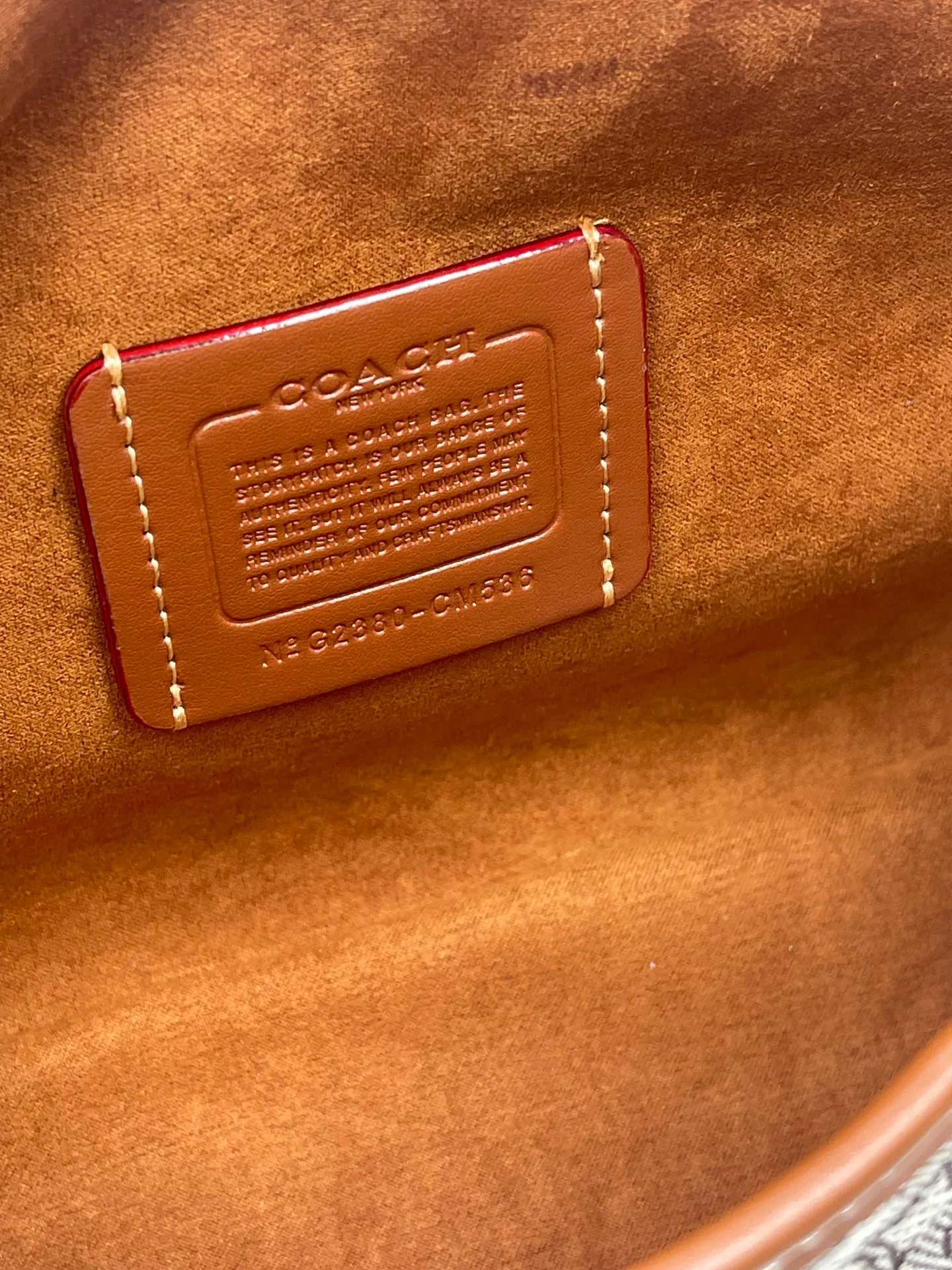 Batch 480💰coach/Coach new model number: CM536 New color at the counter. I love Soft Tabby so much ~ Retro style has always been the current popular style. This model perfectly interprets the French retro romance. The two shoulder straps can be freely detached. The short shoulder strap can be used as an armpit bag or a handbag. It is very suitable for any style. It is soft and light, and the built-in capacity is super sufficient! Jue Juezi, full of gratitude! Versatile classic size: 26*15*8.5 cm,