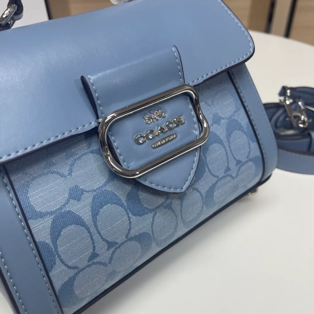Top original order batch 480💰COACH/model CH142. Coach Outlet women's bag with color matching classic logo Morgan Tophandle, modern retro style, has a classic, calm and atmospheric feeling, and is very personal. The buckle opening is casual and natural. It has a leisurely and lazy feeling ~ It has a detachable long shoulder strap and the capacity is sufficient. Size: 21*16*6
