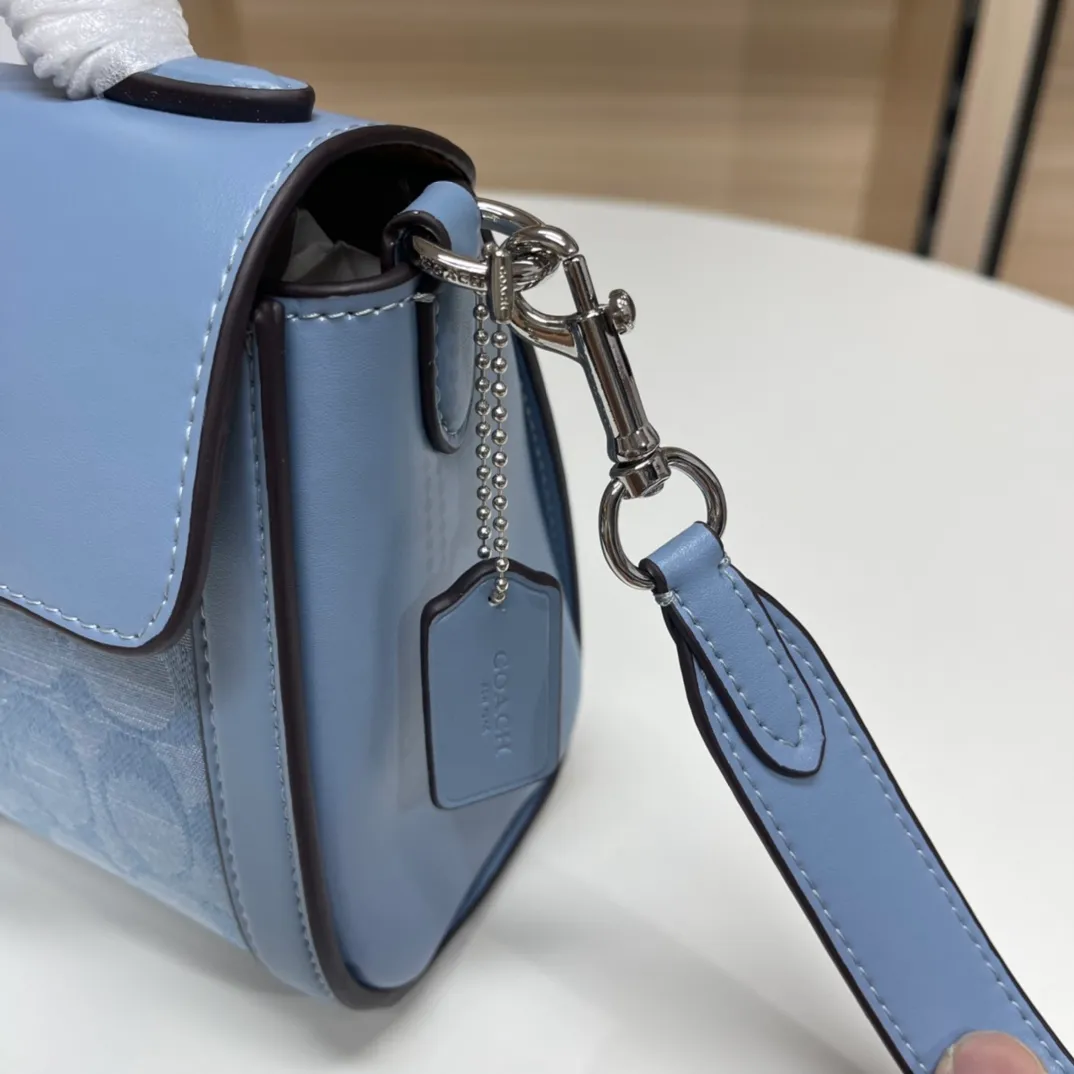 Top original order batch 480💰COACH/model CH142. Coach Outlet women's bag with color matching classic logo Morgan Tophandle, modern retro style, has a classic, calm and atmospheric feeling, and is very personal. The buckle opening is casual and natural. It has a leisurely and lazy feeling ~ It has a detachable long shoulder strap and the capacity is sufficient. Size: 21*16*6