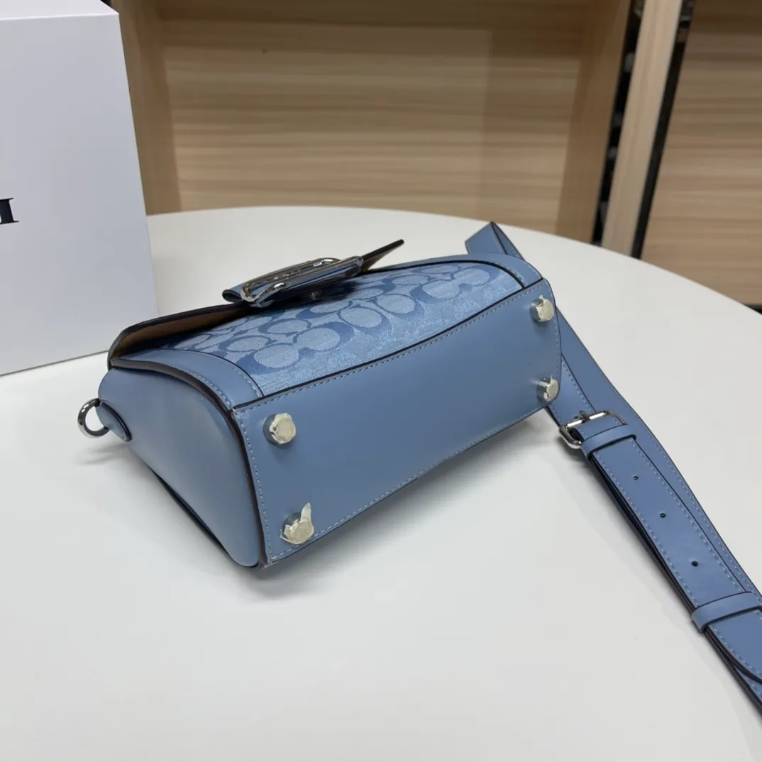 Top original order batch 480💰COACH/model CH142. Coach Outlet women's bag with color matching classic logo Morgan Tophandle, modern retro style, has a classic, calm and atmospheric feeling, and is very personal. The buckle opening is casual and natural. It has a leisurely and lazy feeling ~ It has a detachable long shoulder strap and the capacity is sufficient. Size: 21*16*6