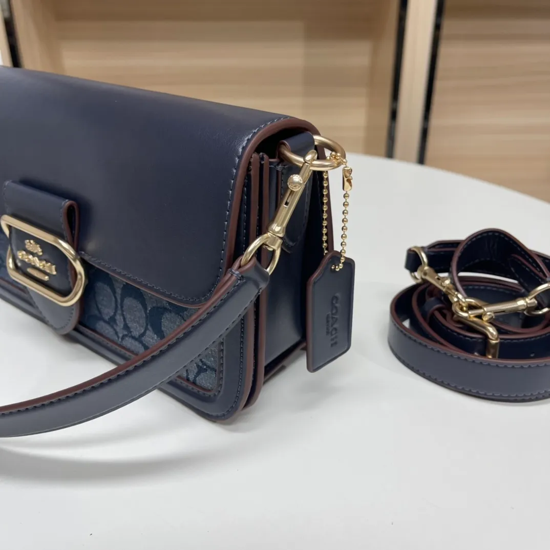 Top original order batch 500💰COACH/model CH137. Coach Outlet women's bag Chambray color matching classic logo MORGAN shoulder bag armpit bag. Size 26X14X6