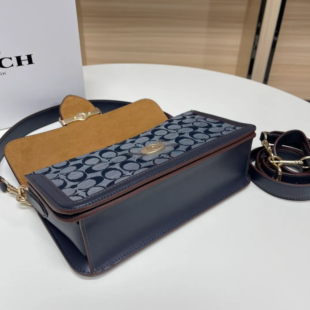 Top original order batch 500💰COACH/model CH137. Coach Outlet women's bag Chambray color matching classic logo MORGAN shoulder bag armpit bag. Size 26X14X6