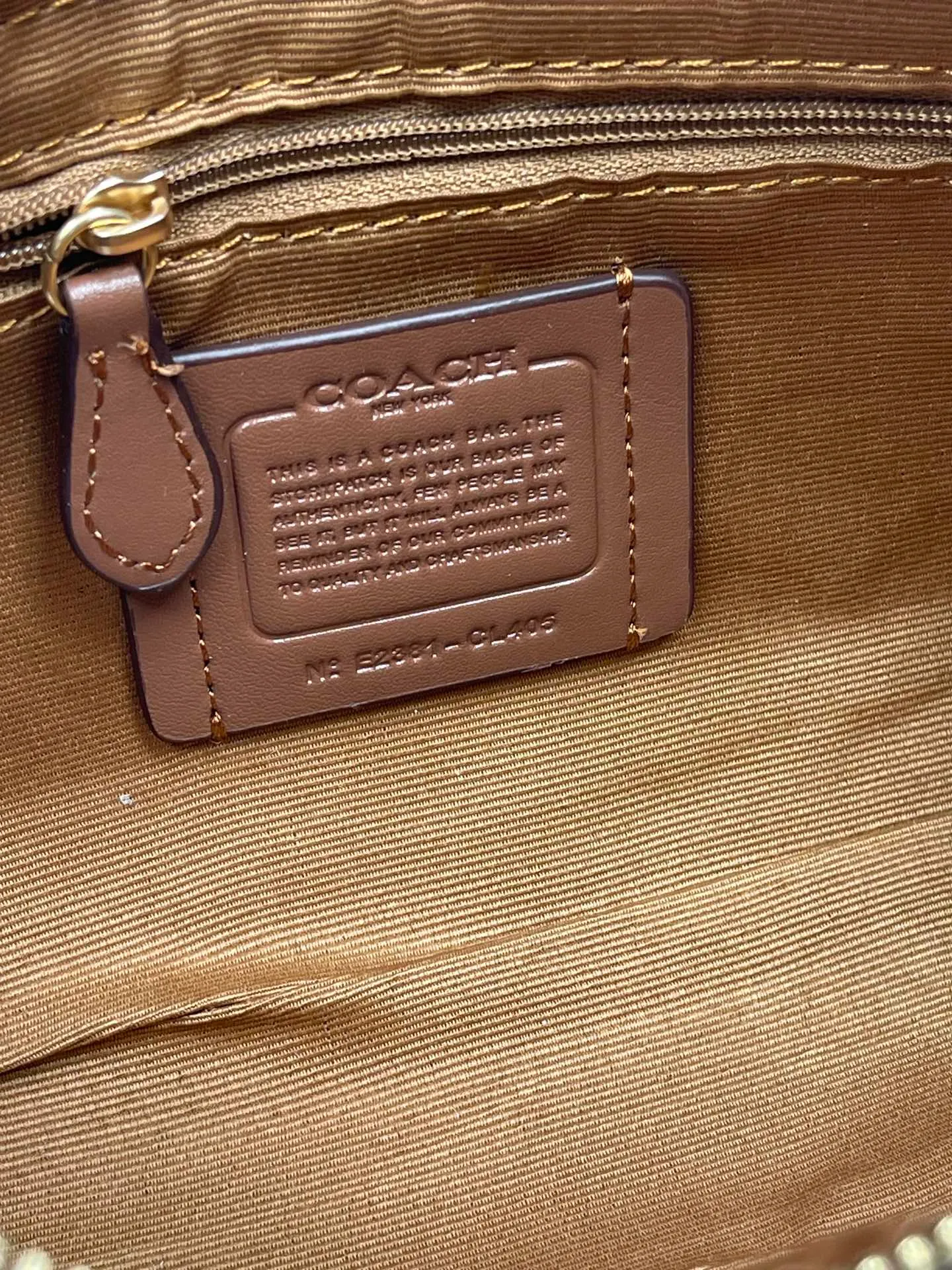 Top original order, batch 380💰COACH/Coach’s new Charlotte series CL405 CL406 CL407 CL656 New product, incomparably beautiful armpit baguette bag! Short chain shoulder strap! Long leather shoulder strap! Suitable for different occasions, different styles and different combinations! The shape of the paper boat is simple and matched with a metal chain. Super beautiful. Size 26/12/7