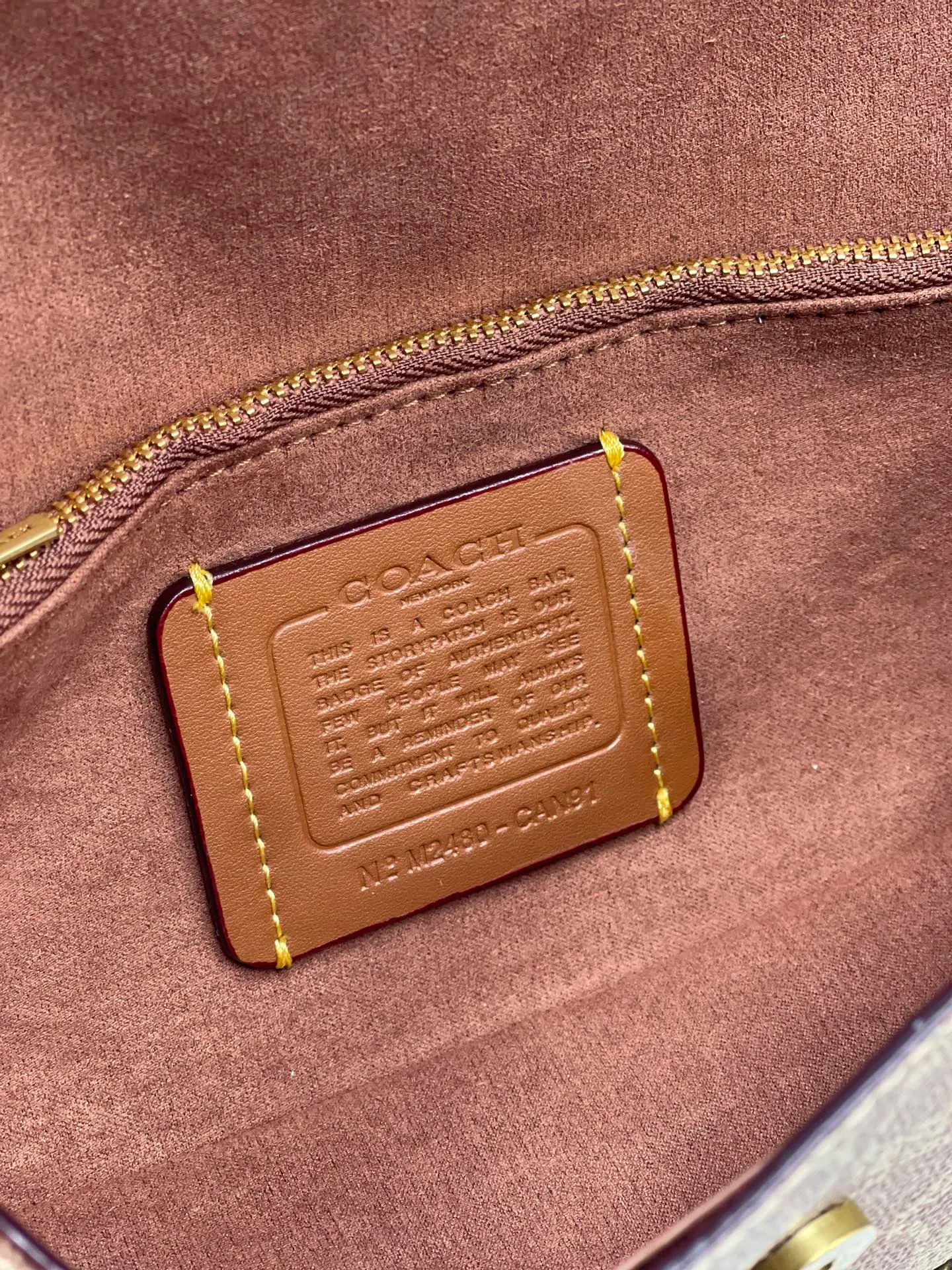 Batch 380¥💰Coach/Coach new model, CAN90 CAN91 CAN92 Brook Chain bag is a lightweight and attractive baguette bag. It is a practical small bag with clamshell design and strong privacy. There is also a large zipper layer in the bag. Metal chain and leather, with two shoulder straps, it is very convenient. The four colors are all attractive. Size 23-12-4,