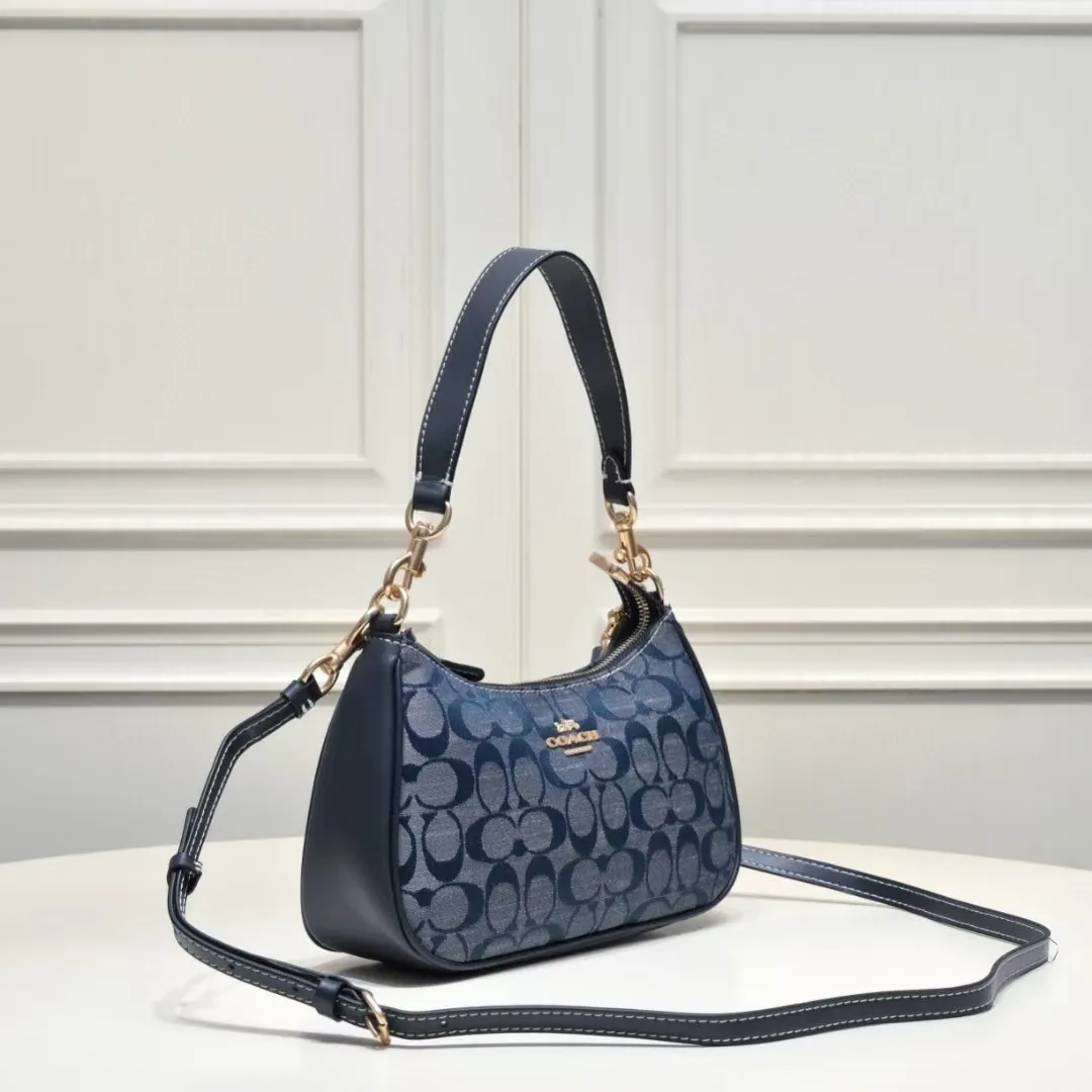 P260 [Top original order] New Coach shoulder crossbody bag CH139 Chambray series, the fashionable and elegant Teri armpit bag, versatile and casual, yet not outdated, can be worn cross-body under the arm, and very practical ~ Size: 24.5*15.5*7.5cm