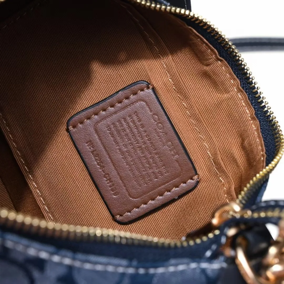 P260 [Top original order] New Coach shoulder crossbody bag CH139 Chambray series, the fashionable and elegant Teri armpit bag, versatile and casual, yet not outdated, can be worn cross-body under the arm, and very practical ~ Size: 24.5*15.5*7.5cm