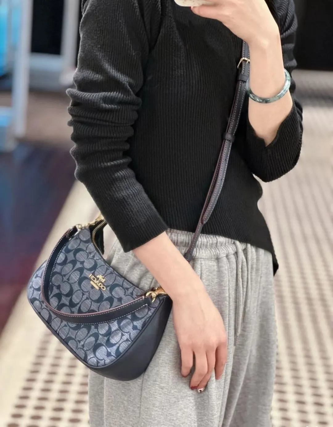 P260 [Top original order] New Coach shoulder crossbody bag CH139 Chambray series, the fashionable and elegant Teri armpit bag, versatile and casual, yet not outdated, can be worn cross-body under the arm, and very practical ~ Size: 24.5*15.5*7.5cm