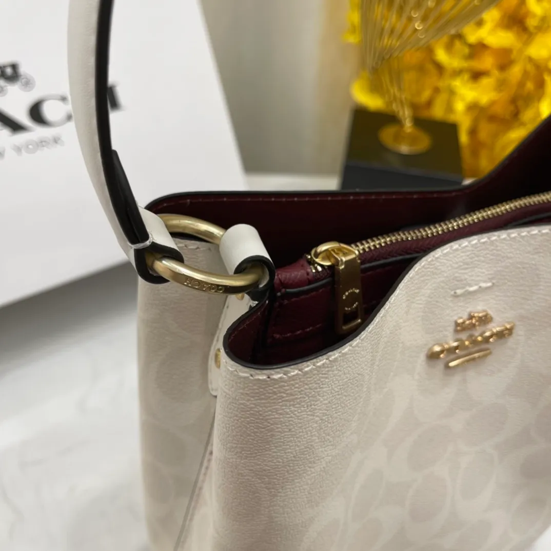 Top original order, batch 420💰 Coach/Coach new model, new carriage bucket with small logo, simple and not fancy, versatile and beautiful, large storage capacity, hot model🔥, new model synchronized at the counter, sandwich zipper bag, imported first-layer cowhide, exquisite handwork, size 22X22X10, model 2312🌸
