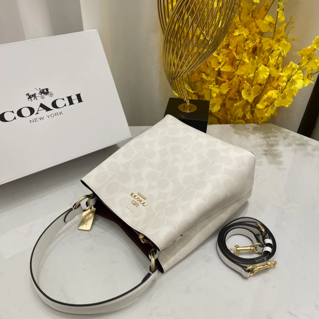 Top original order, batch 420💰 Coach/Coach new model, new carriage bucket with small logo, simple and not fancy, versatile and beautiful, large storage capacity, hot model🔥, new model synchronized at the counter, sandwich zipper bag, imported first-layer cowhide, exquisite handwork, size 22X22X10, model 2312🌸