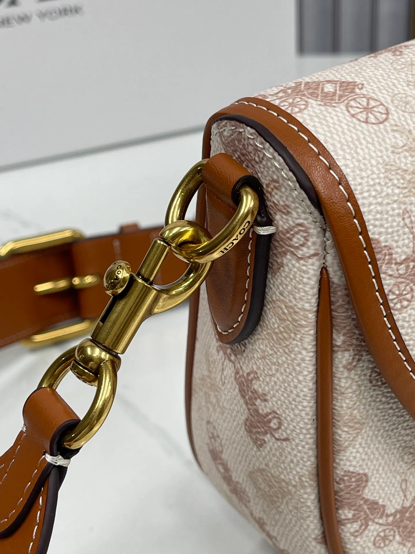 Batch 440💰 Coach’s new counter synchronization model CR512 HARLER shoulder crossbody bag saddle bag, minimalist and casual, casual and versatile item ~ 22x17.5x6cm