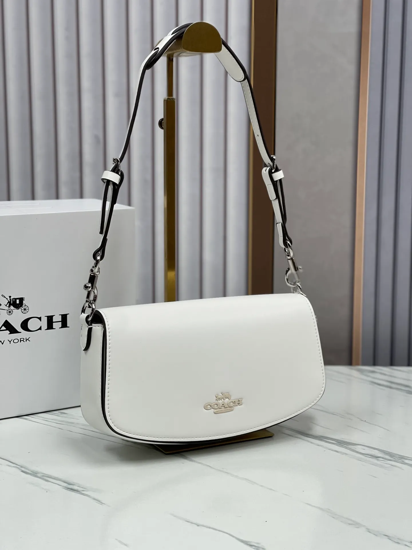 P390🍑Coach/Coach’s new June Satchel. CT776 small bag has that kind of matching feeling and the leather texture is great. Size 23/20/8.5