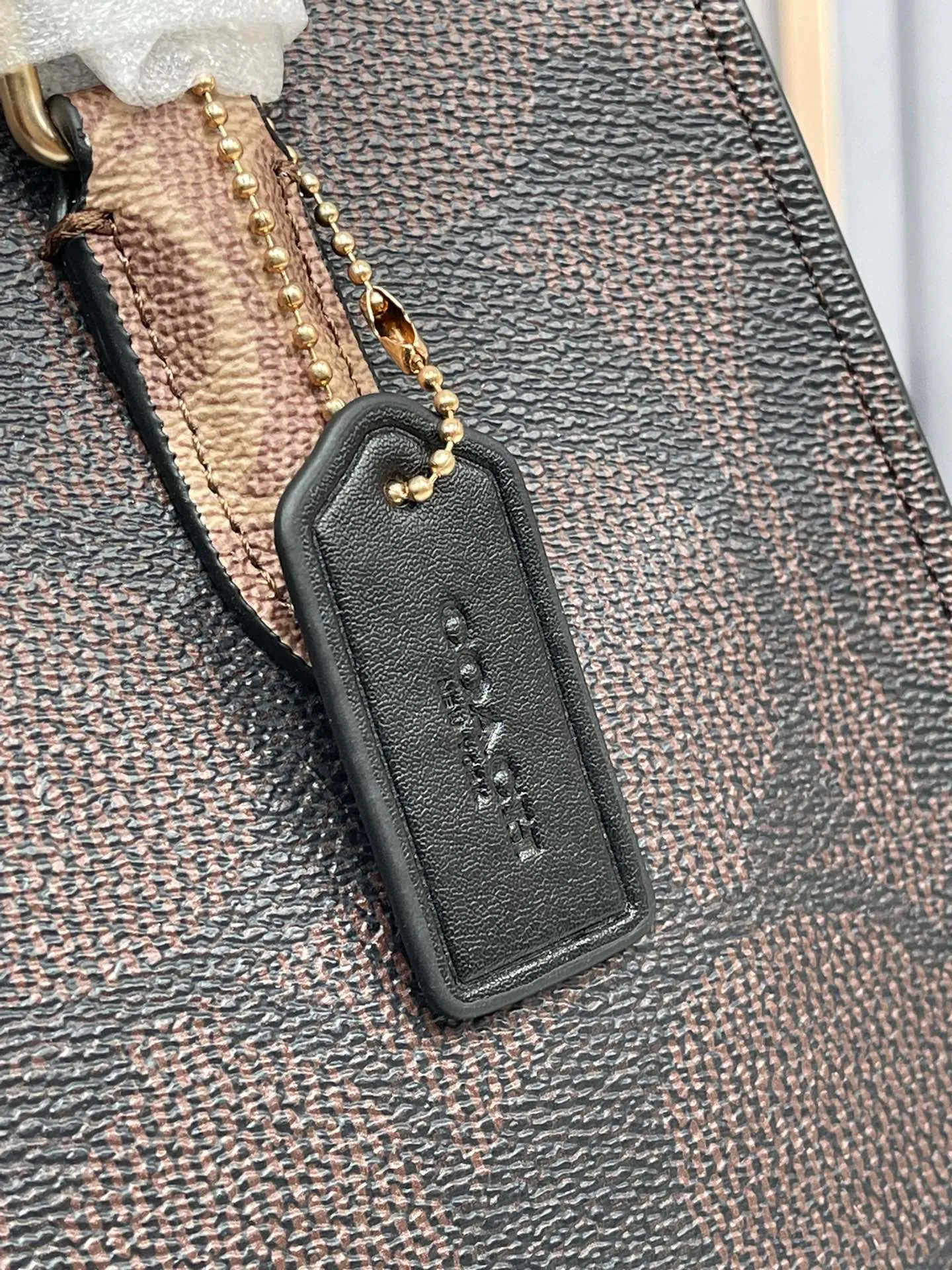 P440¥🔥coach Maggie tote Coach's new CY677 CY676 tote bag - all sizes are available with logo and presbyopia - also available in classic solid colors, perfect for autumn and winter matching. Small size: 24.5✖️12✖️9 The small size is more suitable for sisters who like to carry it hand-held.