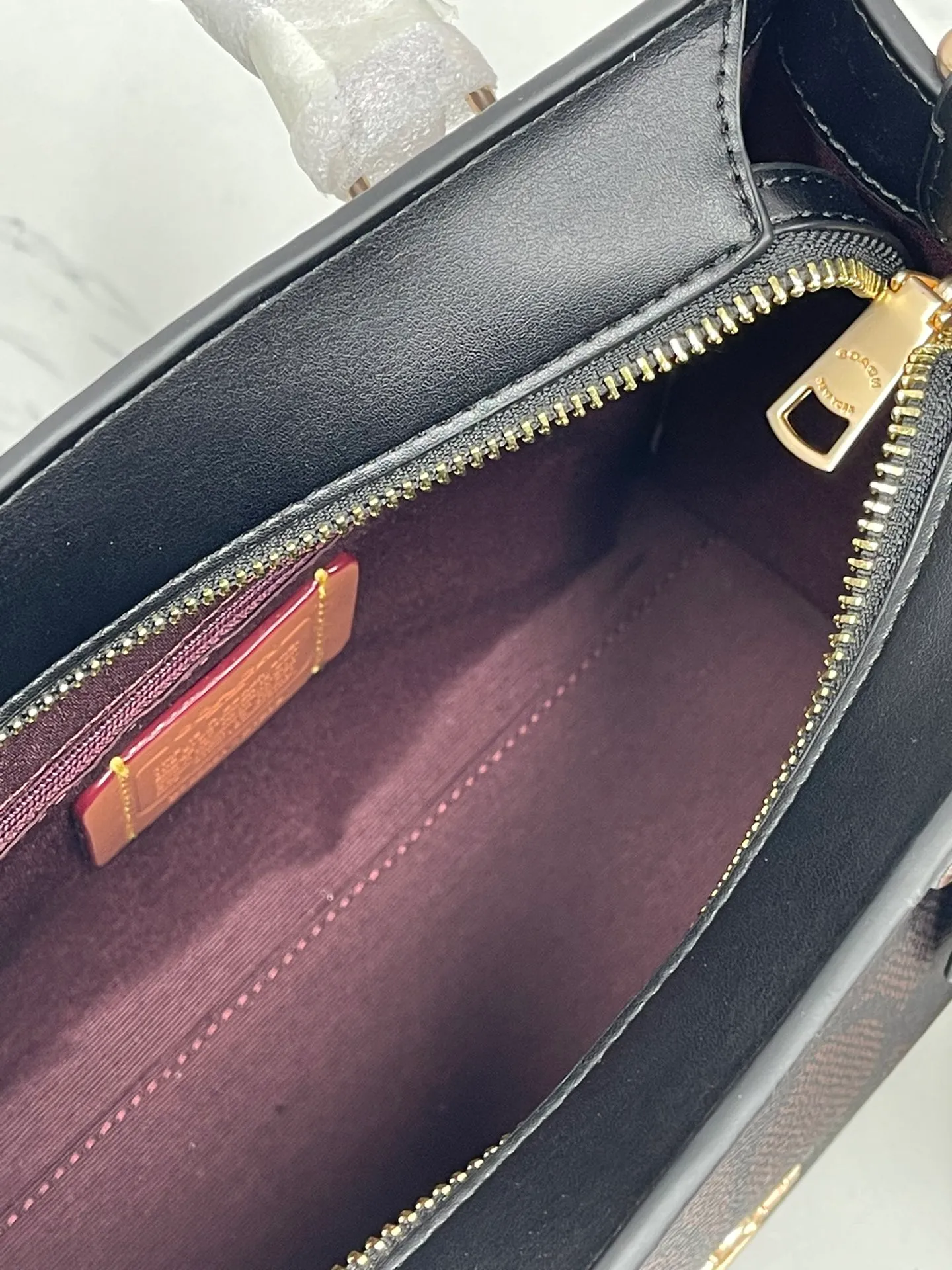 P440¥🔥coach Maggie tote Coach's new CY677 CY676 tote bag - all sizes are available with logo and presbyopia - also available in classic solid colors, perfect for autumn and winter matching. Small size: 24.5✖️12✖️9 The small size is more suitable for sisters who like to carry it hand-held.