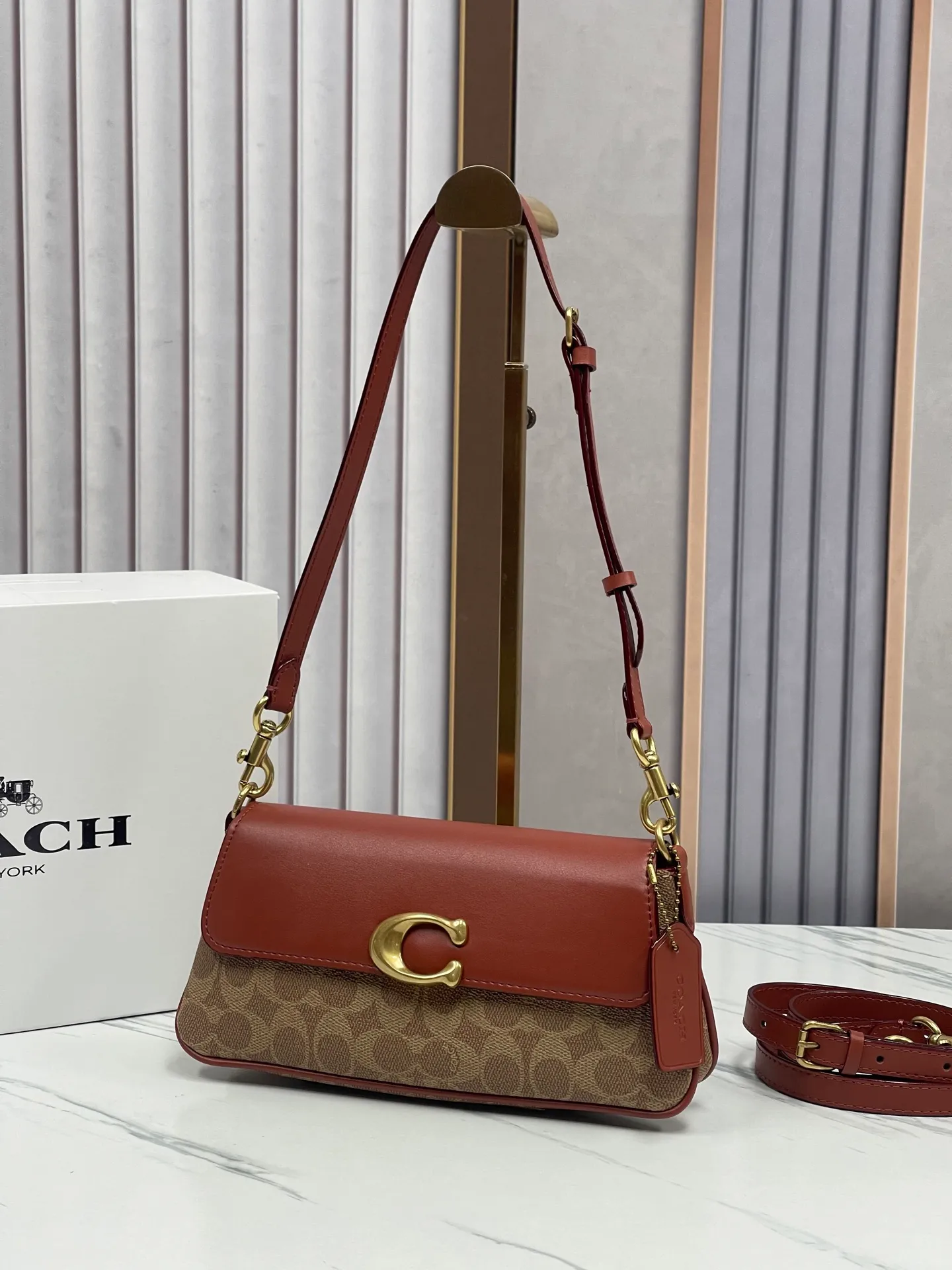 P420¥ [New counter product] COACH/Coach women's JET shoulder bag, crossbody bag, high-end design commuting model: CBA83 size 25*11*5