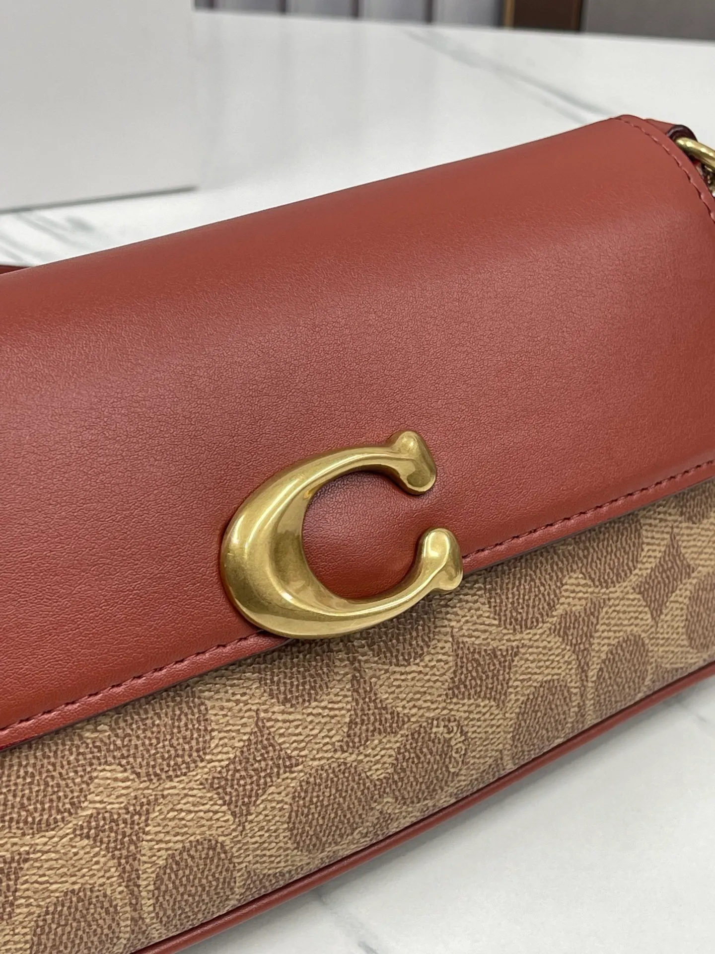 P420¥ [New counter product] COACH/Coach women's JET shoulder bag, crossbody bag, high-end design commuting model: CBA83 size 25*11*5