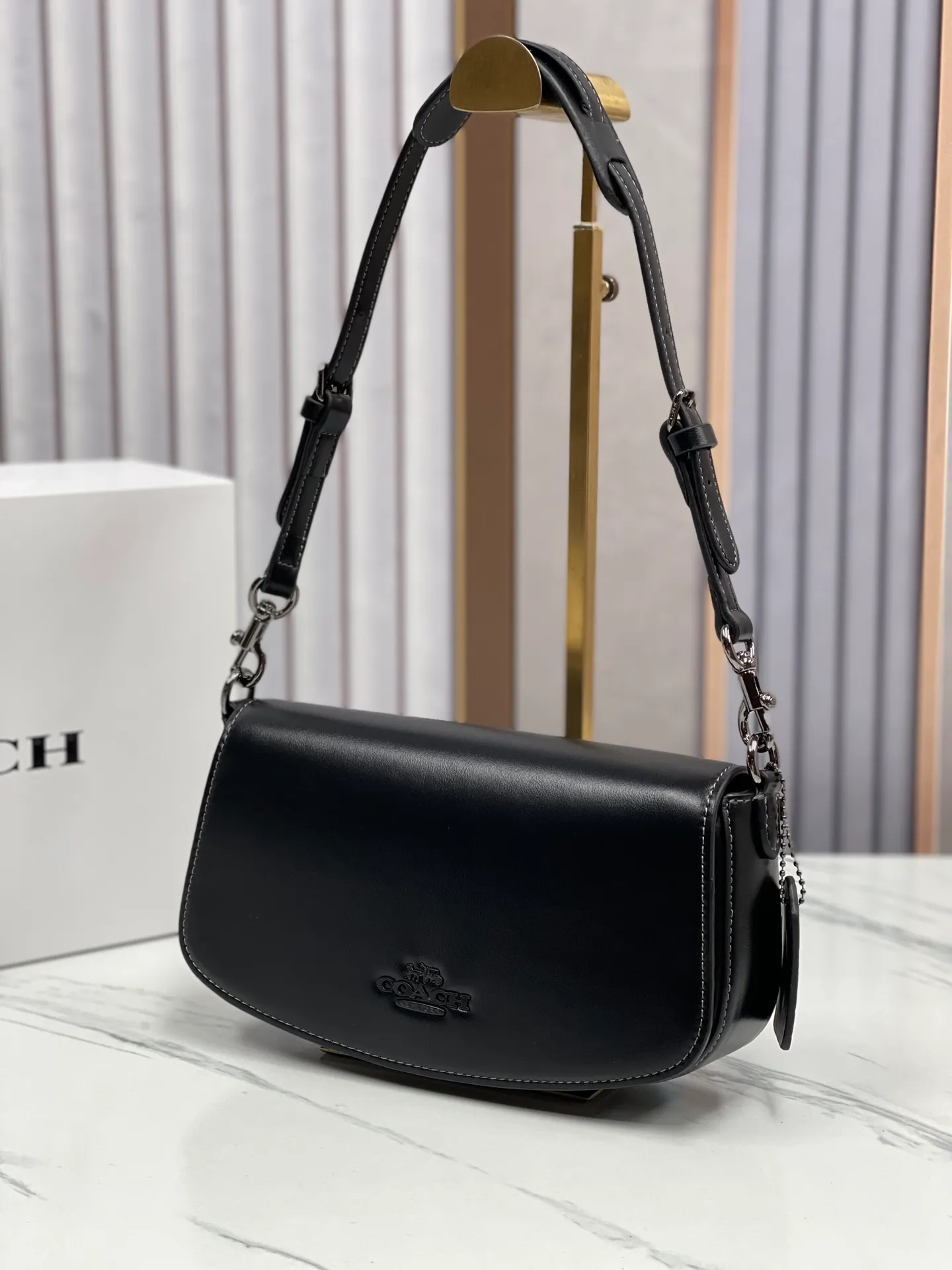 P390🍑Coach/Coach’s new June Satchel. CT776 small bag has that kind of matching feeling and the leather texture is great. Size 23/20/8.5