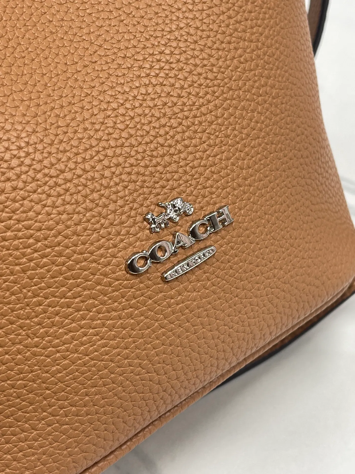 Batch 380💰COACH new models: CR168 full leather, CR256 presbyopia, HANNA bucket bag, hand-held crossbody bag, vegetable basket, small body, large capacity, good-looking and practical 19.5*17.5*13cm