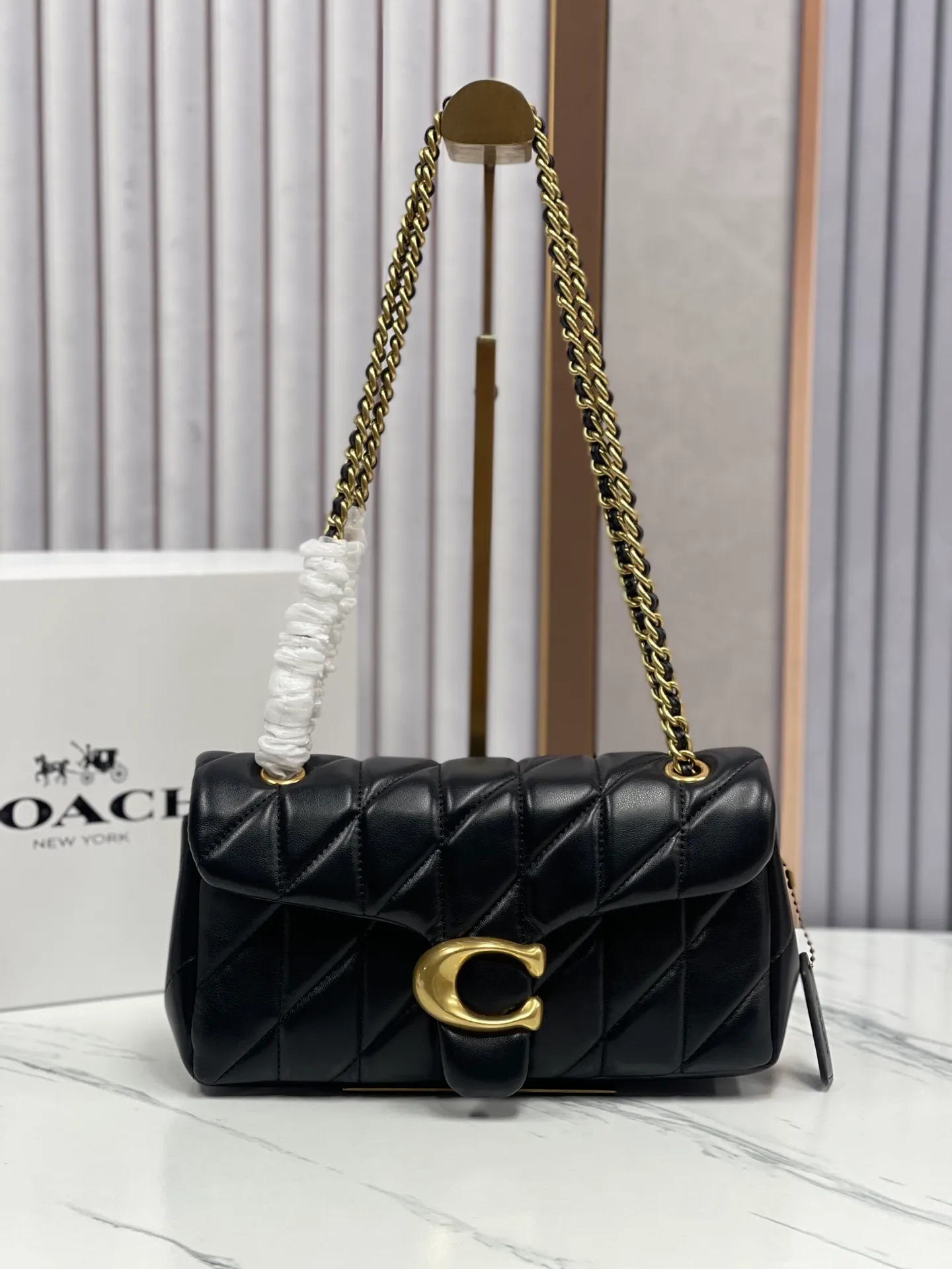 Top original order batch 480¥Coach/Coach new model synchronized new product model CP400 Quilting Tabby chain tabby with quilting technology, cool dark buckle, low-key and high-end gold buckle. Choose the size and color you like. Size 26/15.