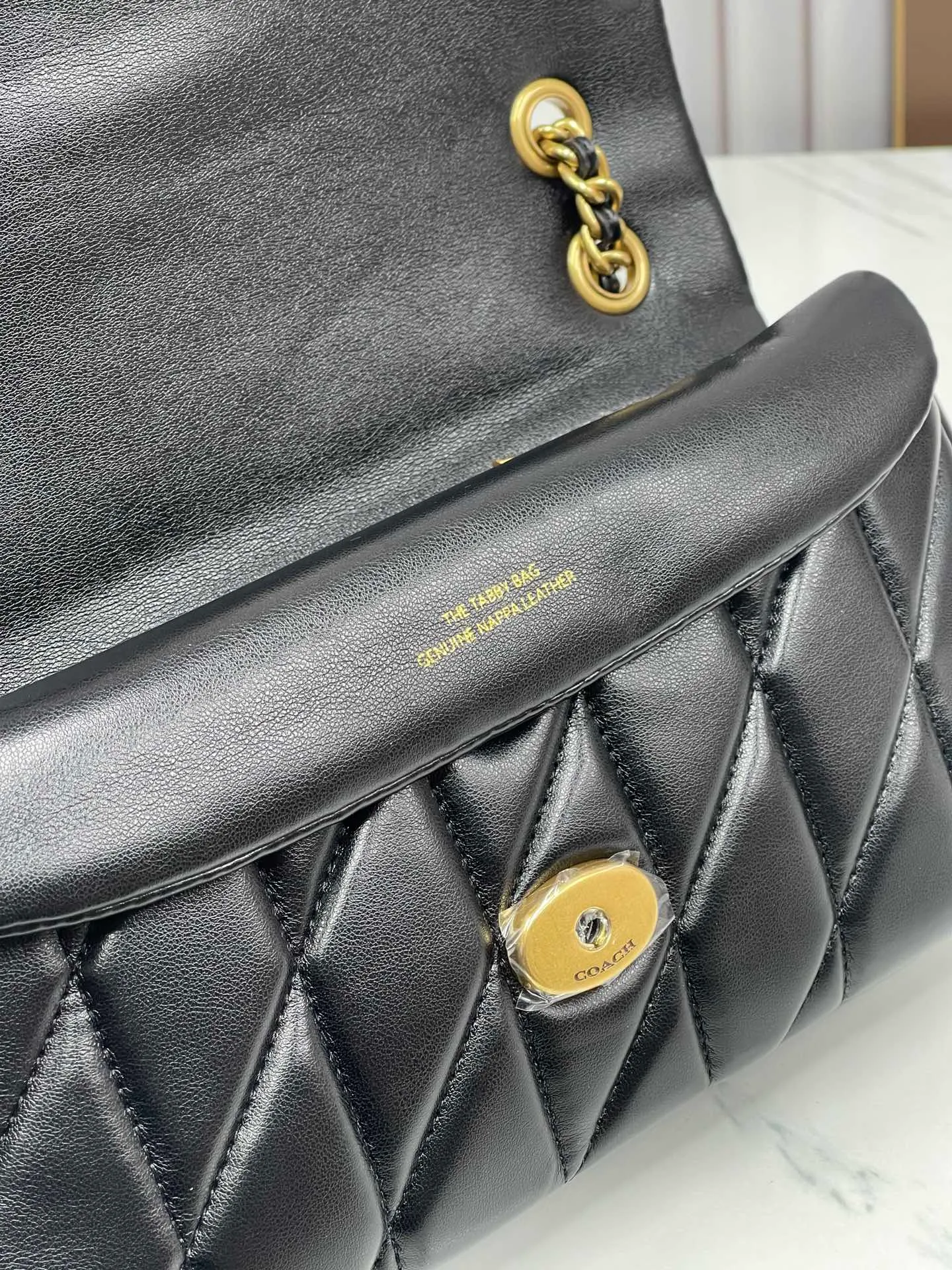 Top original order batch 480¥Coach/Coach new model synchronized new product model CP400 Quilting Tabby chain tabby with quilting technology, cool dark buckle, low-key and high-end gold buckle. Choose the size and color you like. Size 26/15.