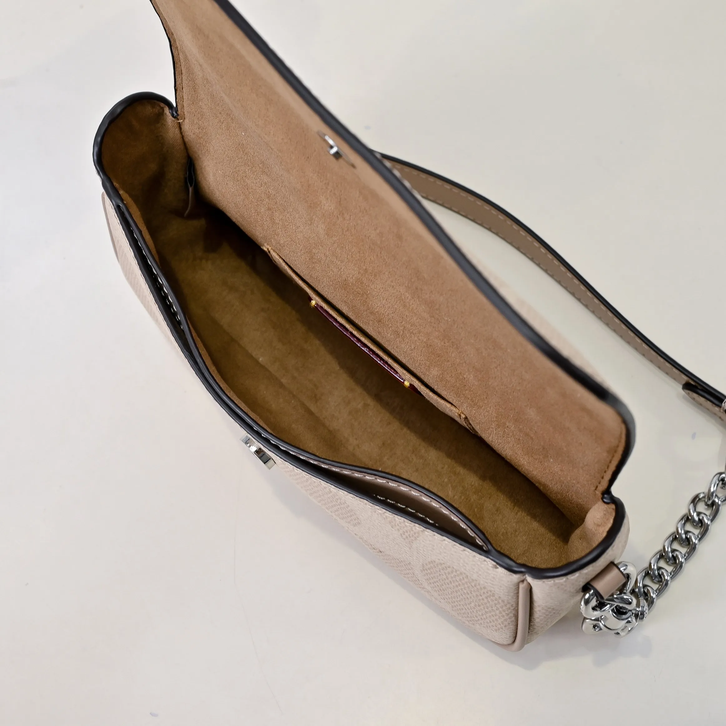 Style number: CAN70 Size: 20*11*5cm