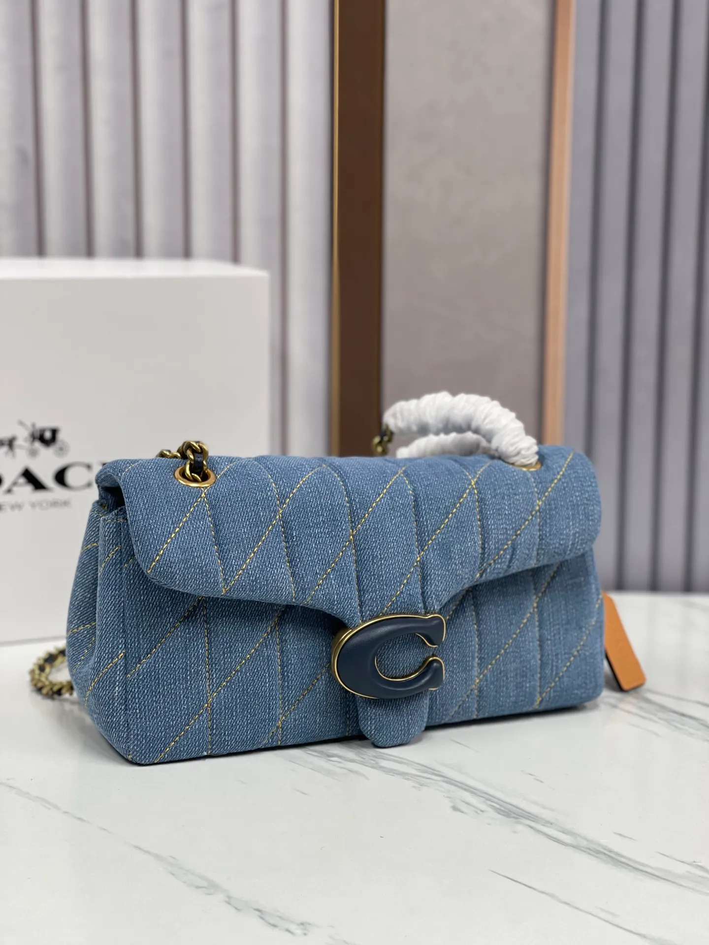 Top original order batch 480¥Coach/Coach new model synchronized new product model CR704 Quilting Tabby quilting chain tabby chambray with cool buckle, low-key and high-end buckle. Choose a size and color you like. Size 26/15.
