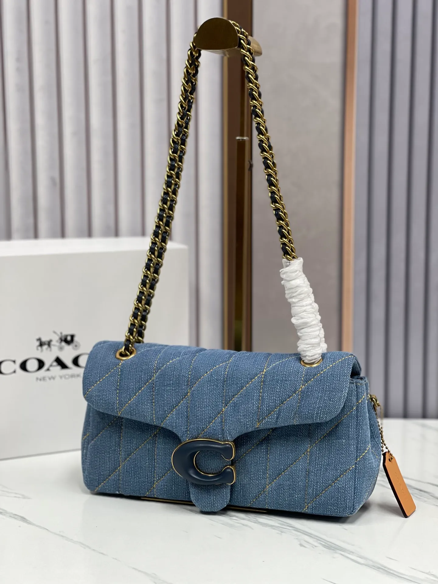 Top original order batch 480¥Coach/Coach new model synchronized new product model CR704 Quilting Tabby quilting chain tabby chambray with cool buckle, low-key and high-end buckle. Choose a size and color you like. Size 26/15.