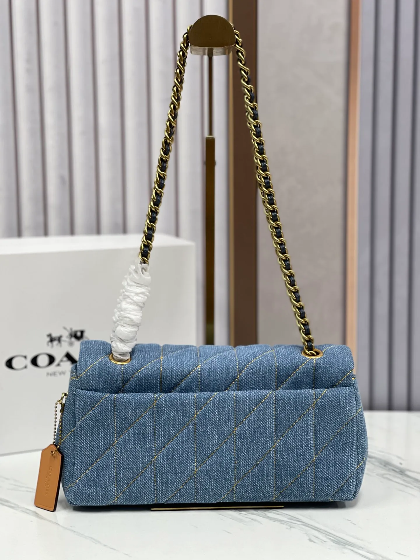 Top original order batch 480¥Coach/Coach new model synchronized new product model CR704 Quilting Tabby quilting chain tabby chambray with cool buckle, low-key and high-end buckle. Choose a size and color you like. Size 26/15.