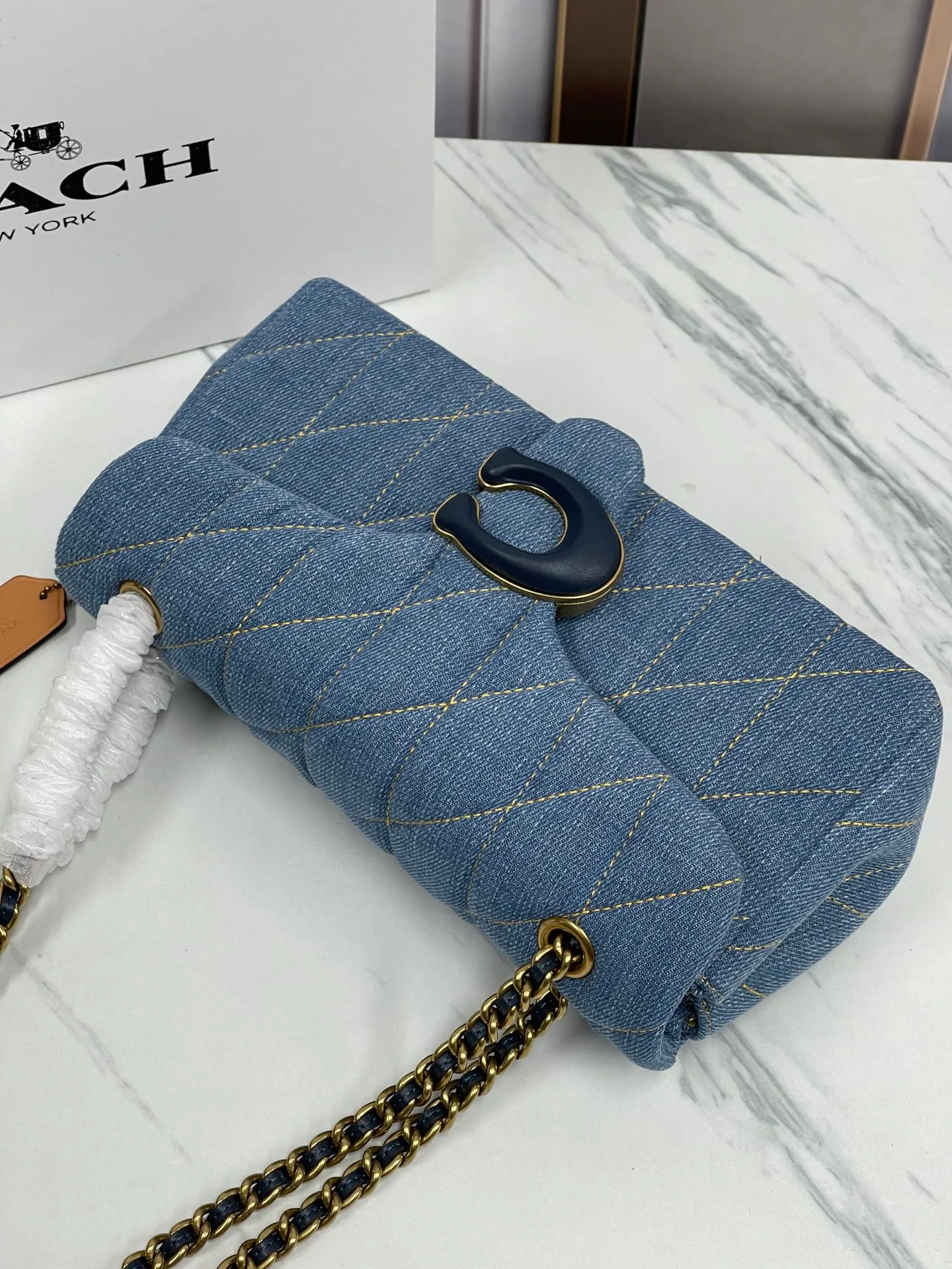 Top original order batch 480¥Coach/Coach new model synchronized new product model CR704 Quilting Tabby quilting chain tabby chambray with cool buckle, low-key and high-end buckle. Choose a size and color you like. Size 26/15.