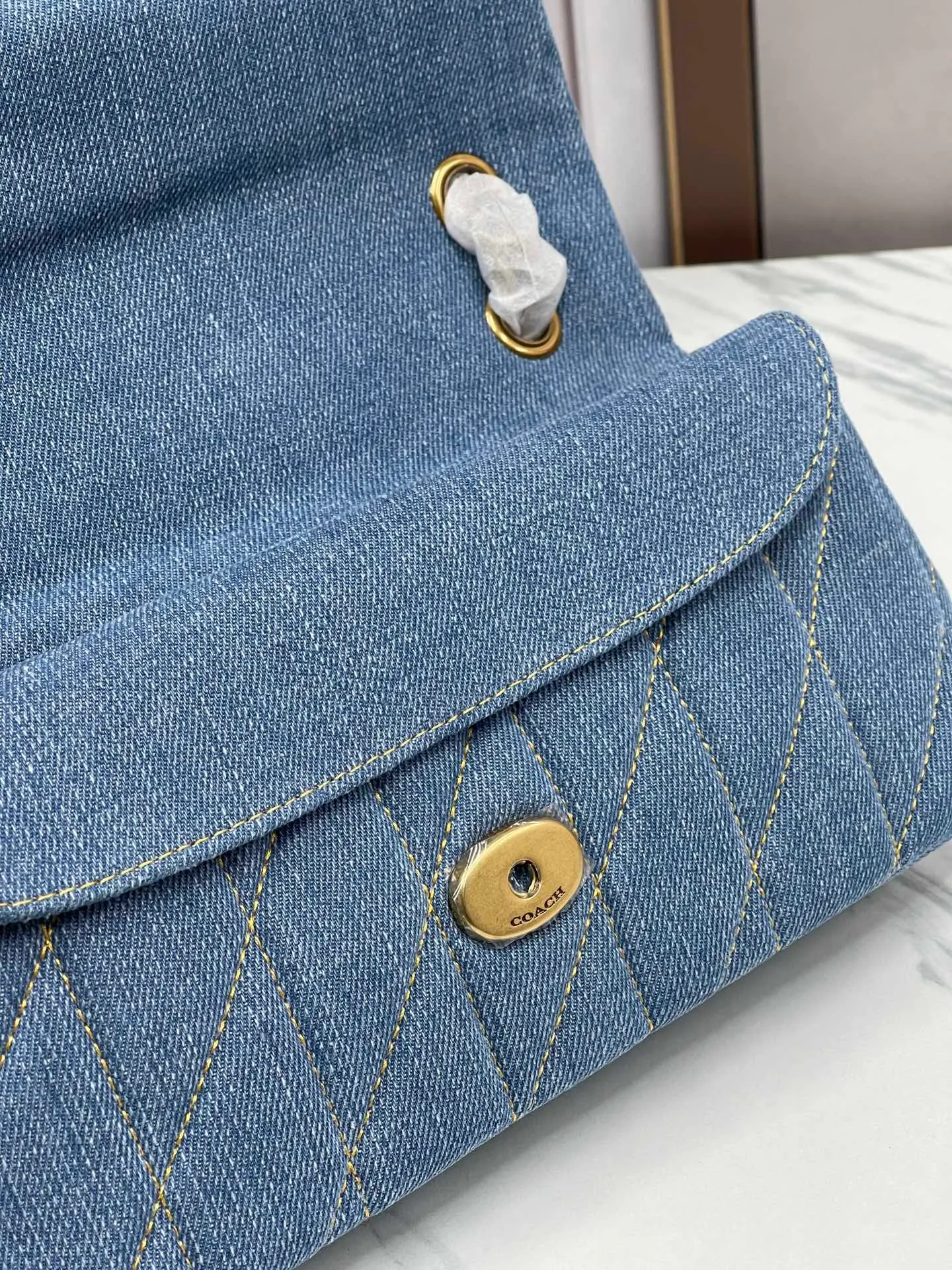 Top original order batch 480¥Coach/Coach new model synchronized new product model CR704 Quilting Tabby quilting chain tabby chambray with cool buckle, low-key and high-end buckle. Choose a size and color you like. Size 26/15.