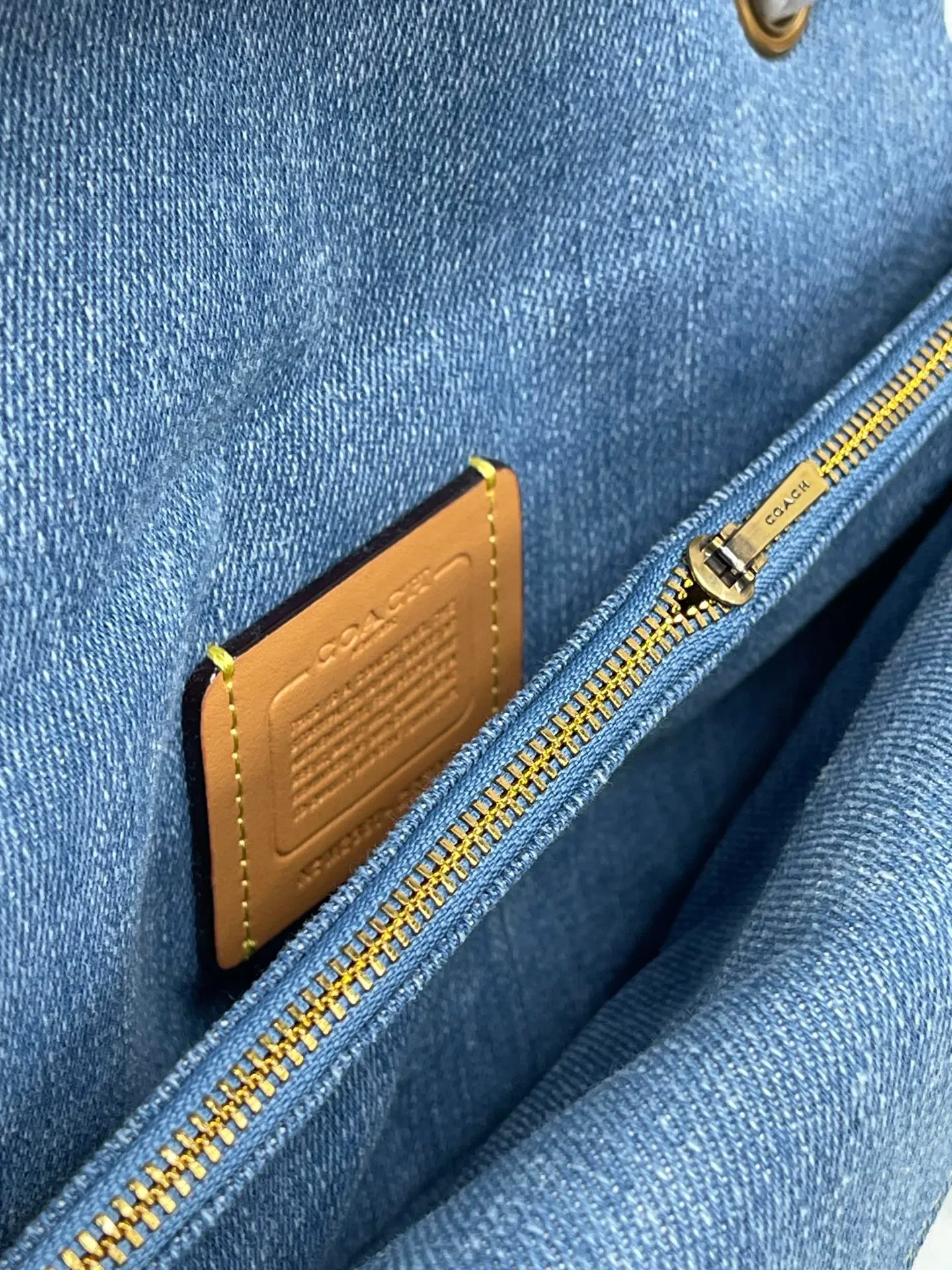 Top original order batch 480¥Coach/Coach new model synchronized new product model CR704 Quilting Tabby quilting chain tabby chambray with cool buckle, low-key and high-end buckle. Choose a size and color you like. Size 26/15.