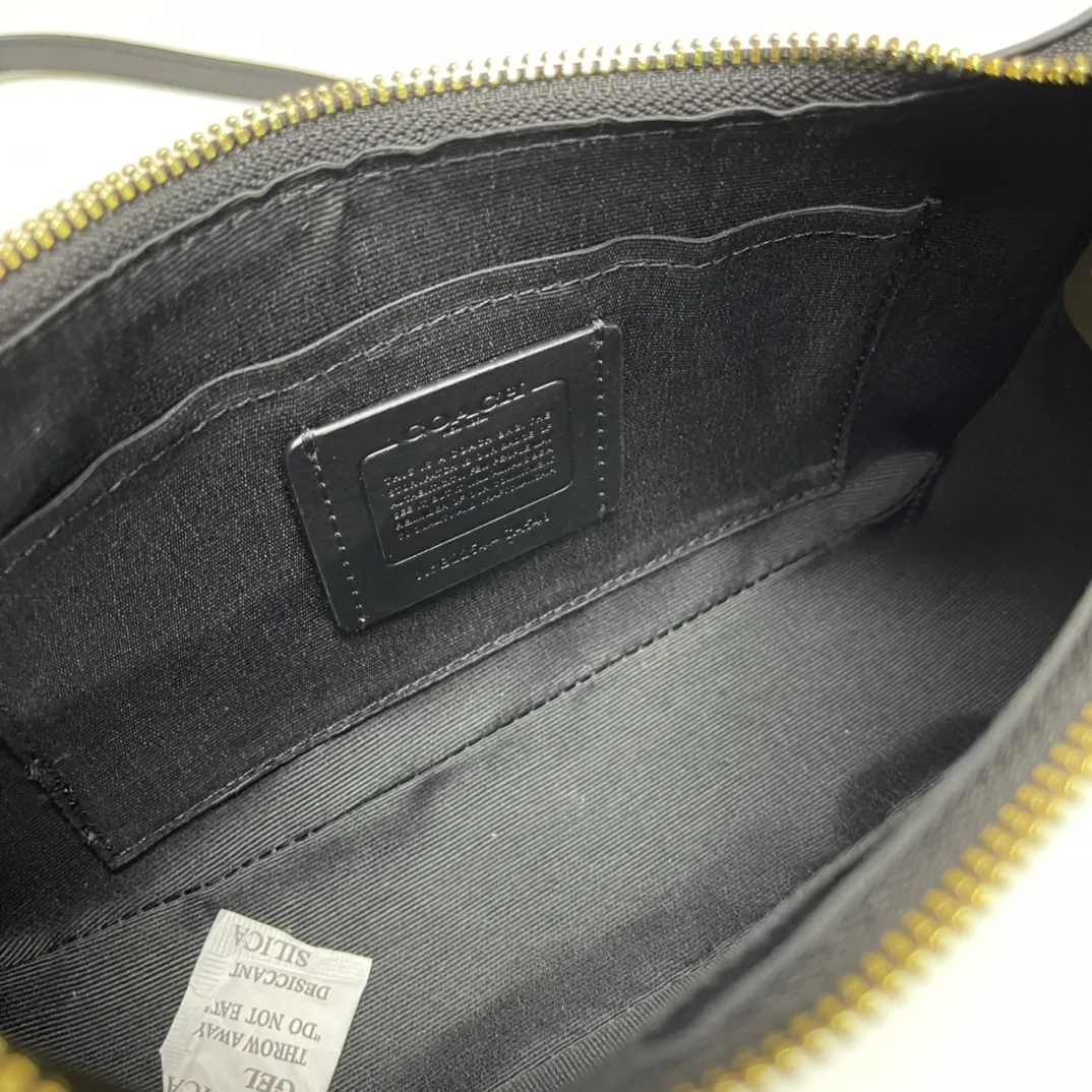Top original order batch 380💰coach/Coach new armpit bag new model in stock. Model 548, 209, 173. C's Outlet women's bag color-blocked TERI shoulder bag. . DETAILS details Material: cow leather 2 credit card slots Built-in multi-function pocket Top zipper closure, fabric lining Detachable handle with vertical length of 21cm Detachable shoulder strap with vertical length of 58cm, can be used for shoulder or crossbody Dimensions: 24.5cm (length) × 15.5cm (height) 7.5cm (width),